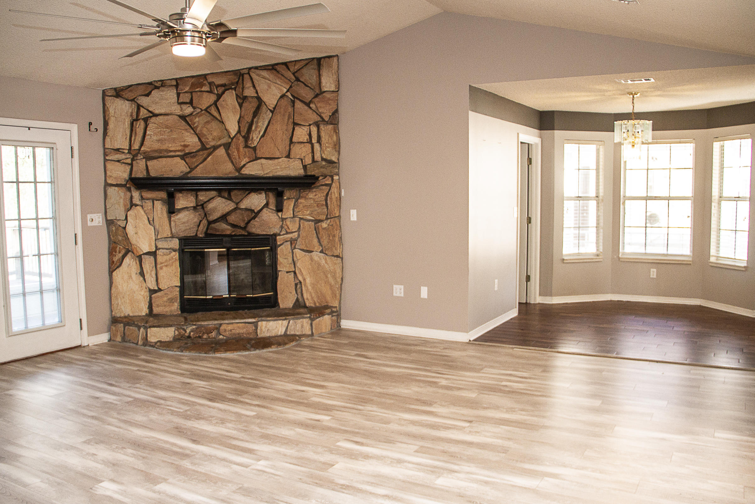 KENNEDY LAKE - Residential