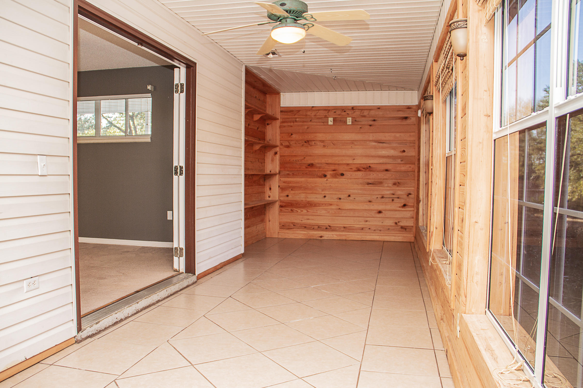 KENNEDY LAKE - Residential