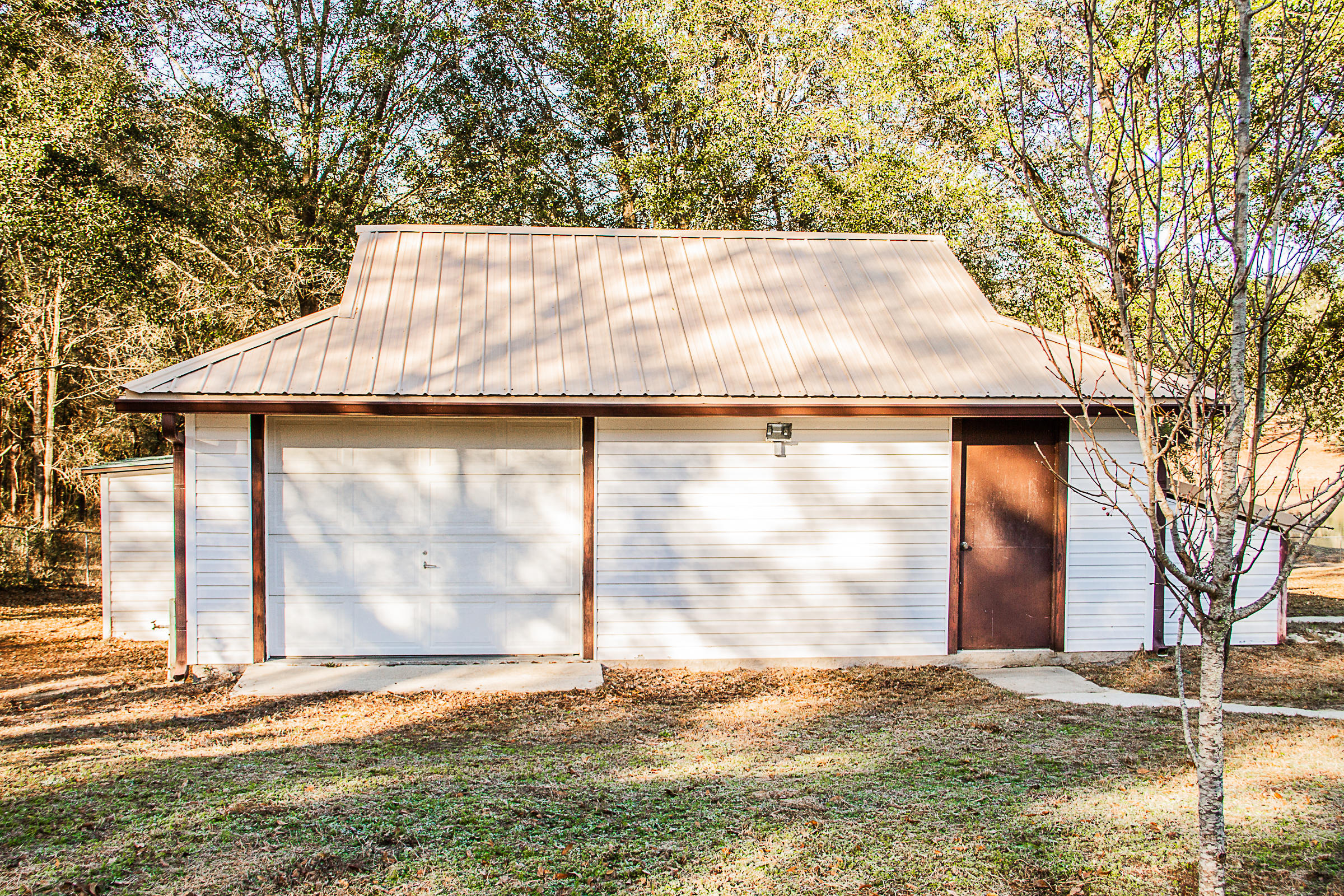 KENNEDY LAKE - Residential