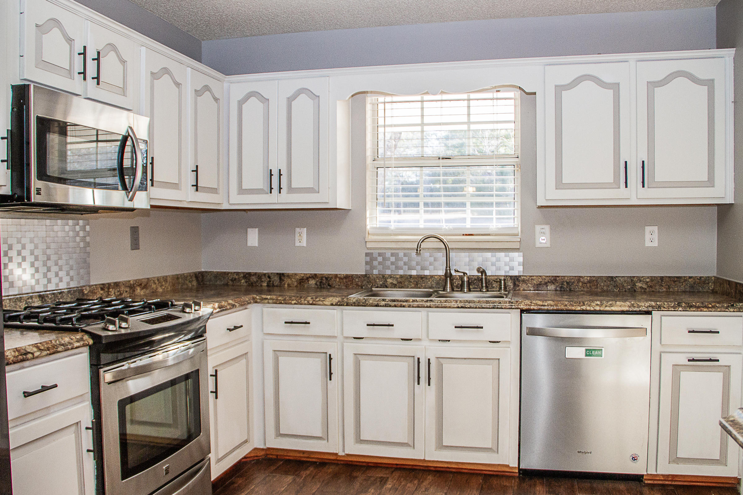 KENNEDY LAKE - Residential