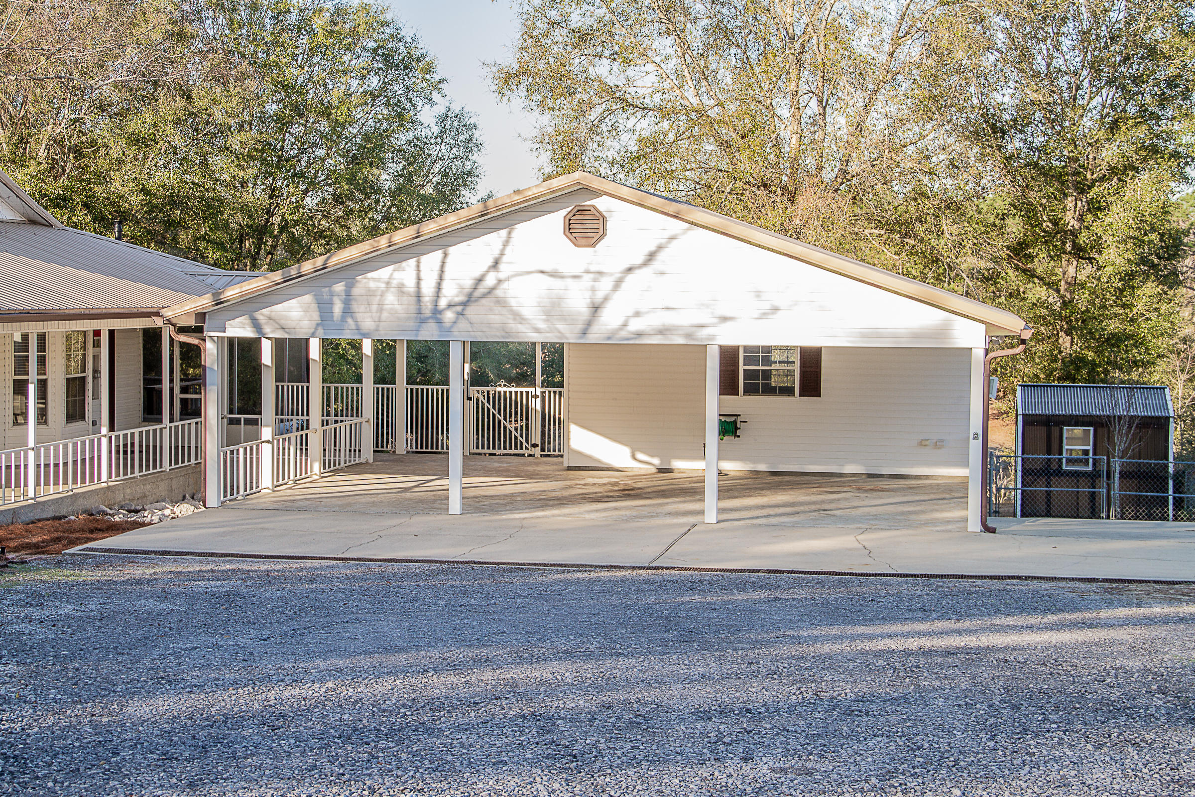 KENNEDY LAKE - Residential