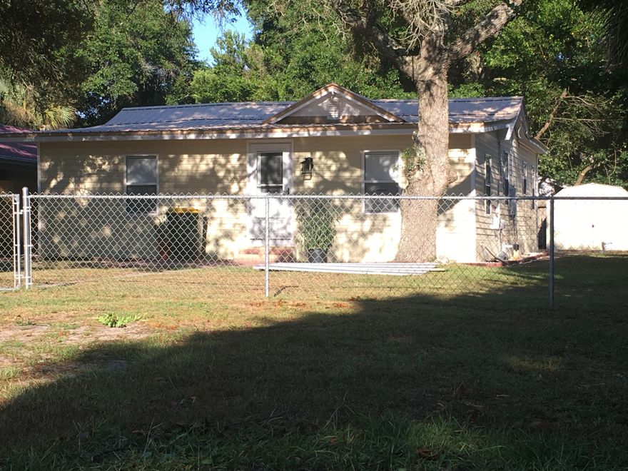 Exceptional home , in great condition.Better then new : new metal roof,hardwood floors shine , new kitchen granite counter tops, like new kit custom cabinets, new light fixtures and fans, both bathrooms updated , roomy kitchen for the Cheff in your home, all new kit appliances, 2 living areas, spacious utility room , nice side and back yard for the kids, great central location near shopping , schools, beaches etc.easy show text coz only pls.