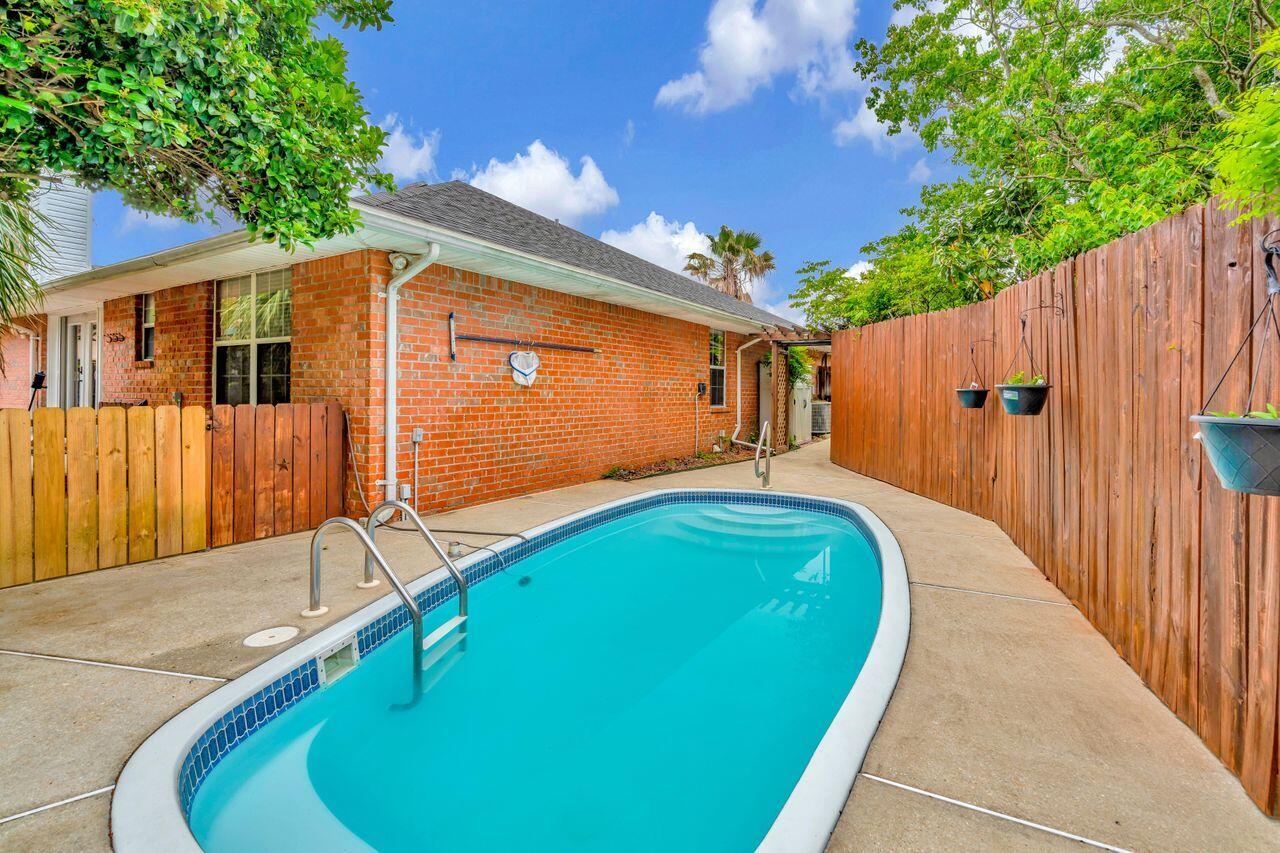 QUAYSIDE VILLAGE PH 2 - Residential