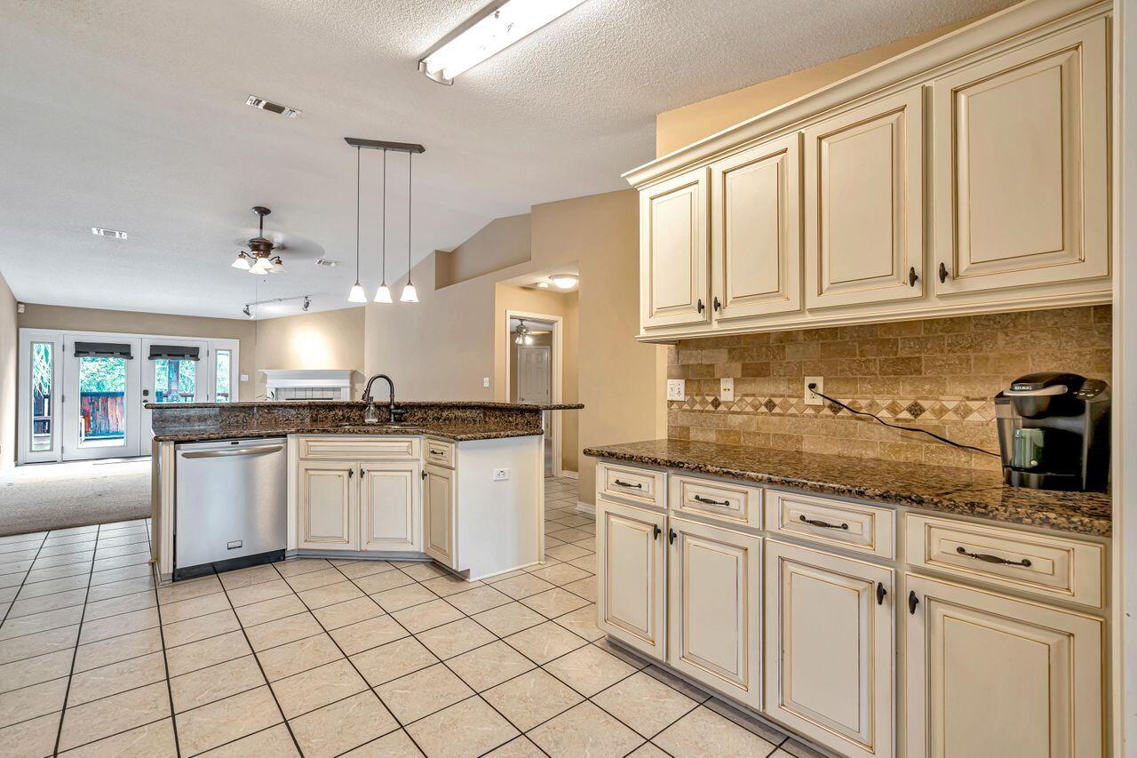 QUAYSIDE VILLAGE PH 2 - Residential