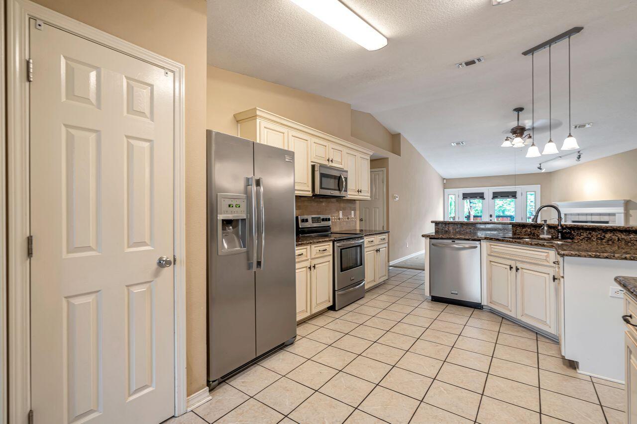 QUAYSIDE VILLAGE PH 2 - Residential