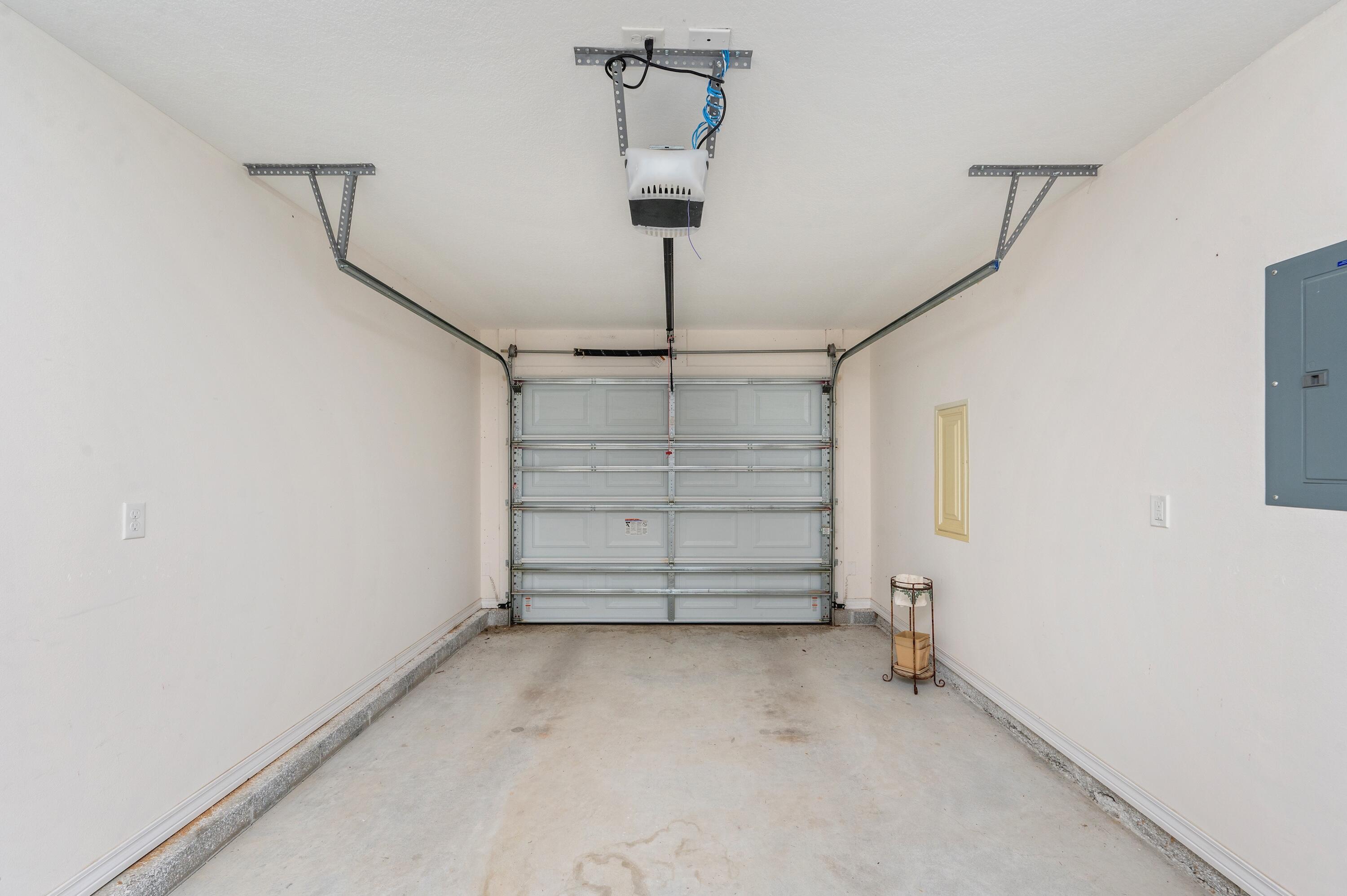 OAKWOOD LAKES ESTATES - Residential