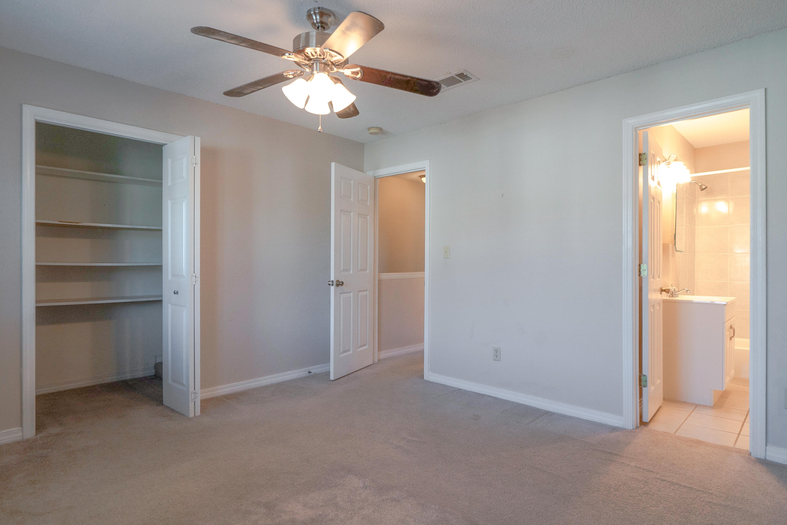 SUGAR BEACH T/H - Residential