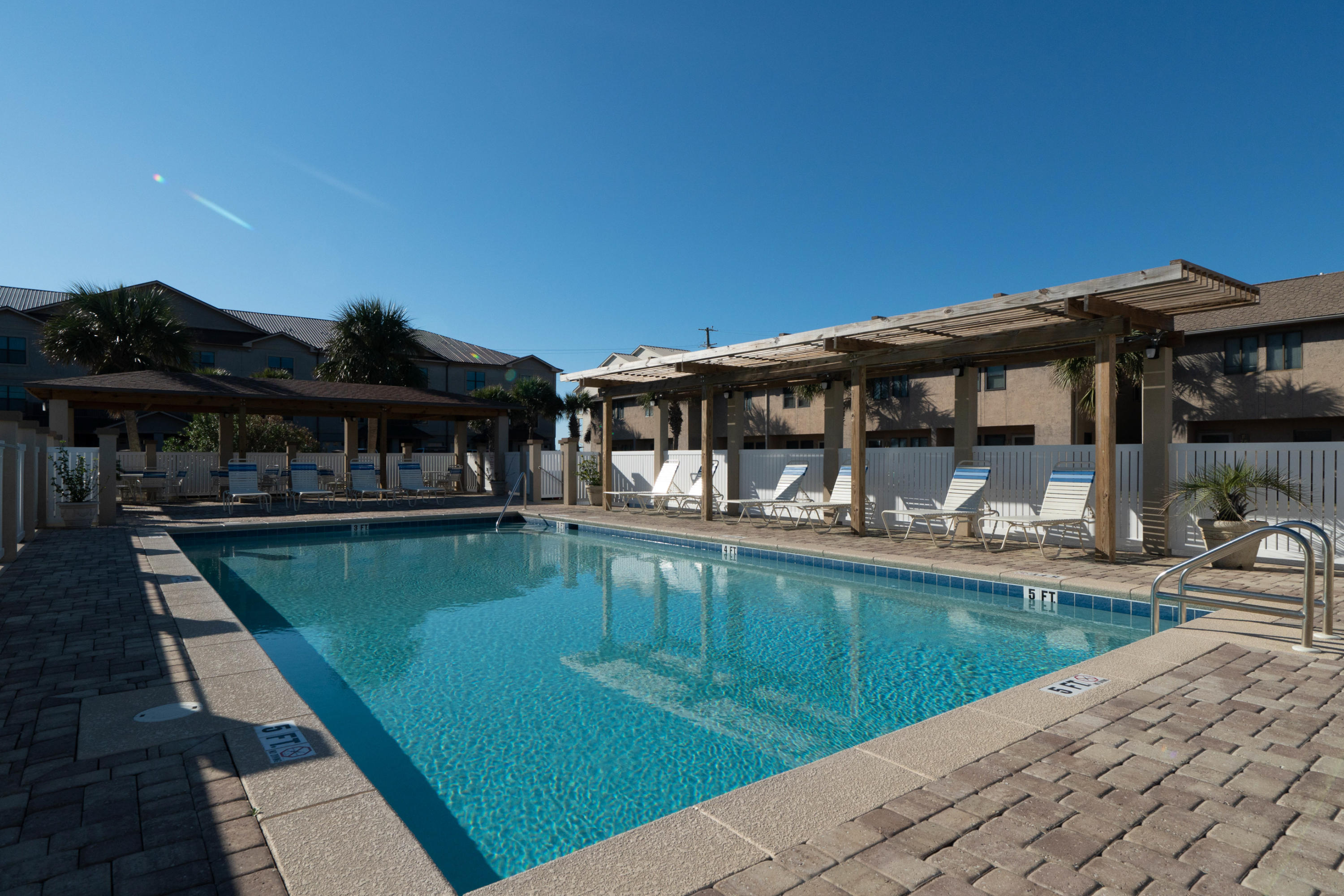 SUGAR BEACH T/H - Residential