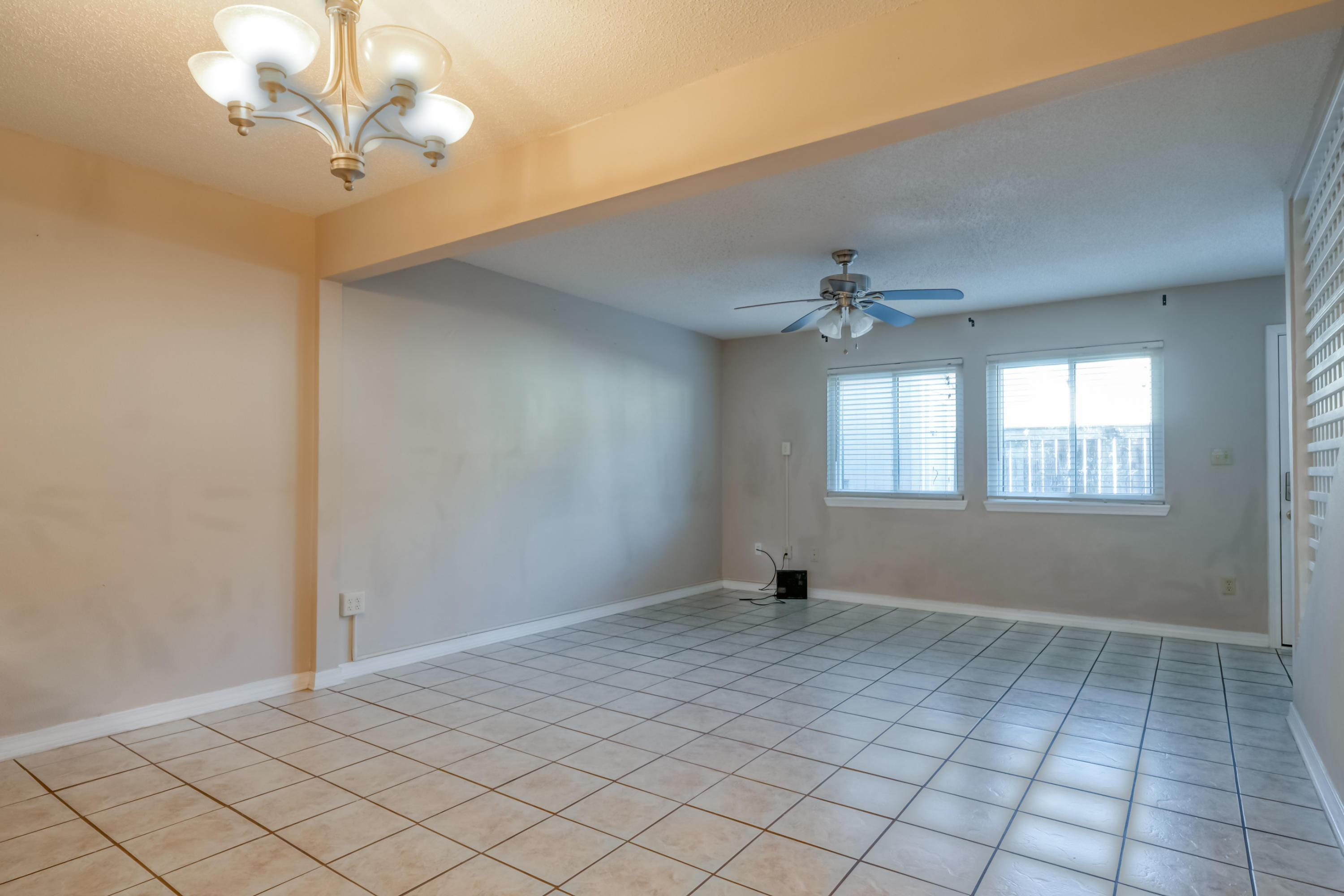 SUGAR BEACH T/H - Residential