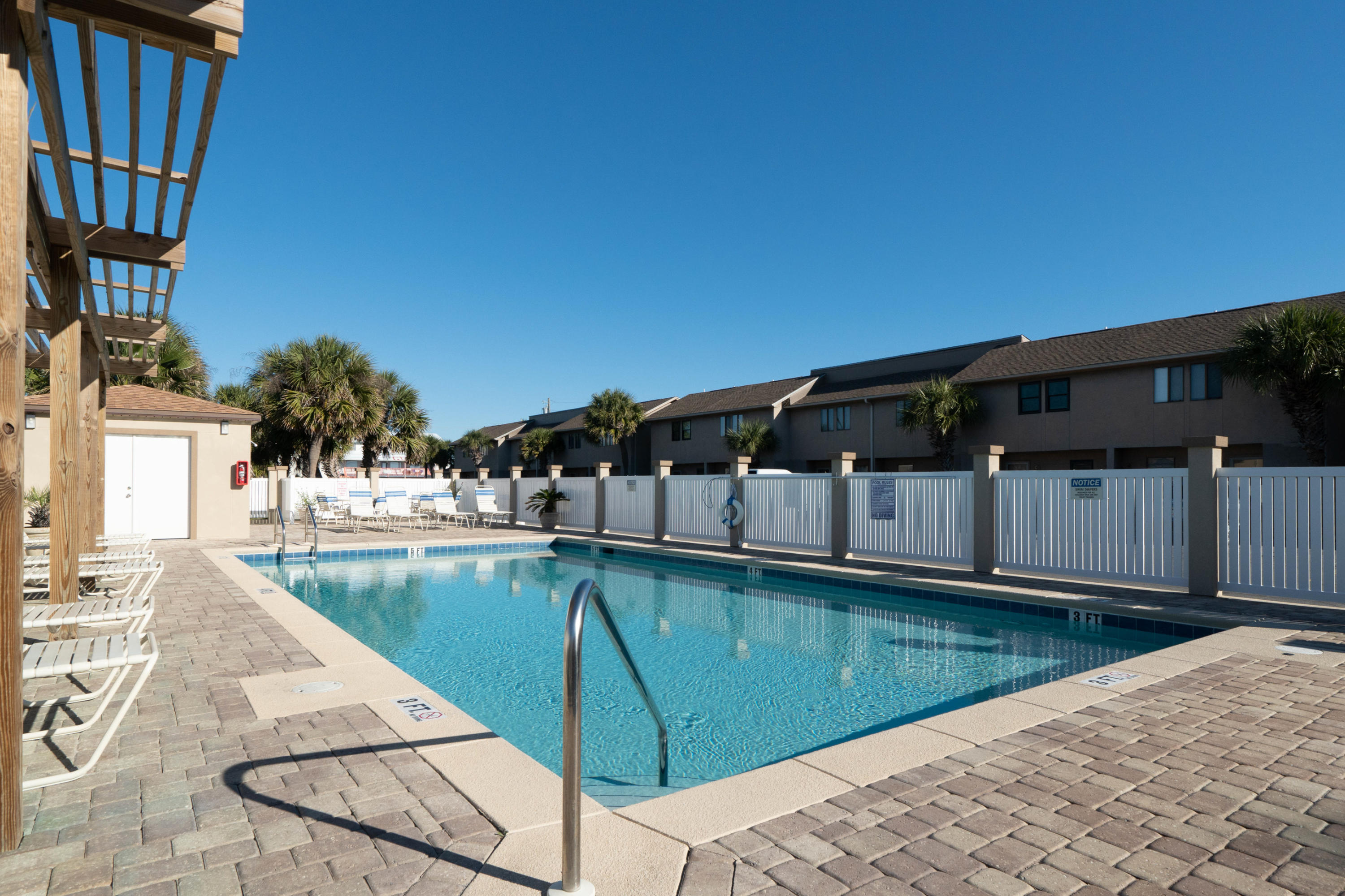 SUGAR BEACH T/H - Residential