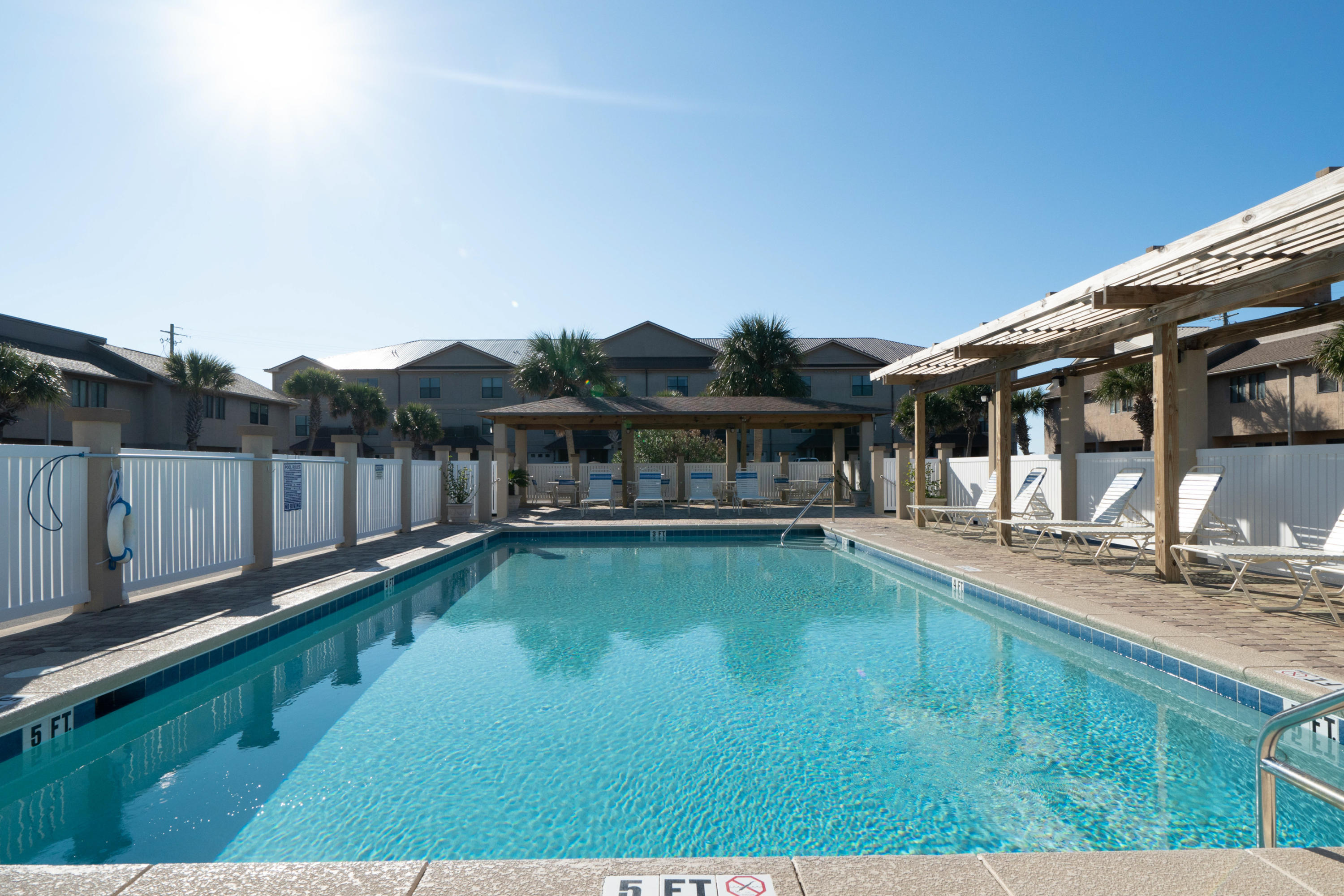 SUGAR BEACH T/H - Residential