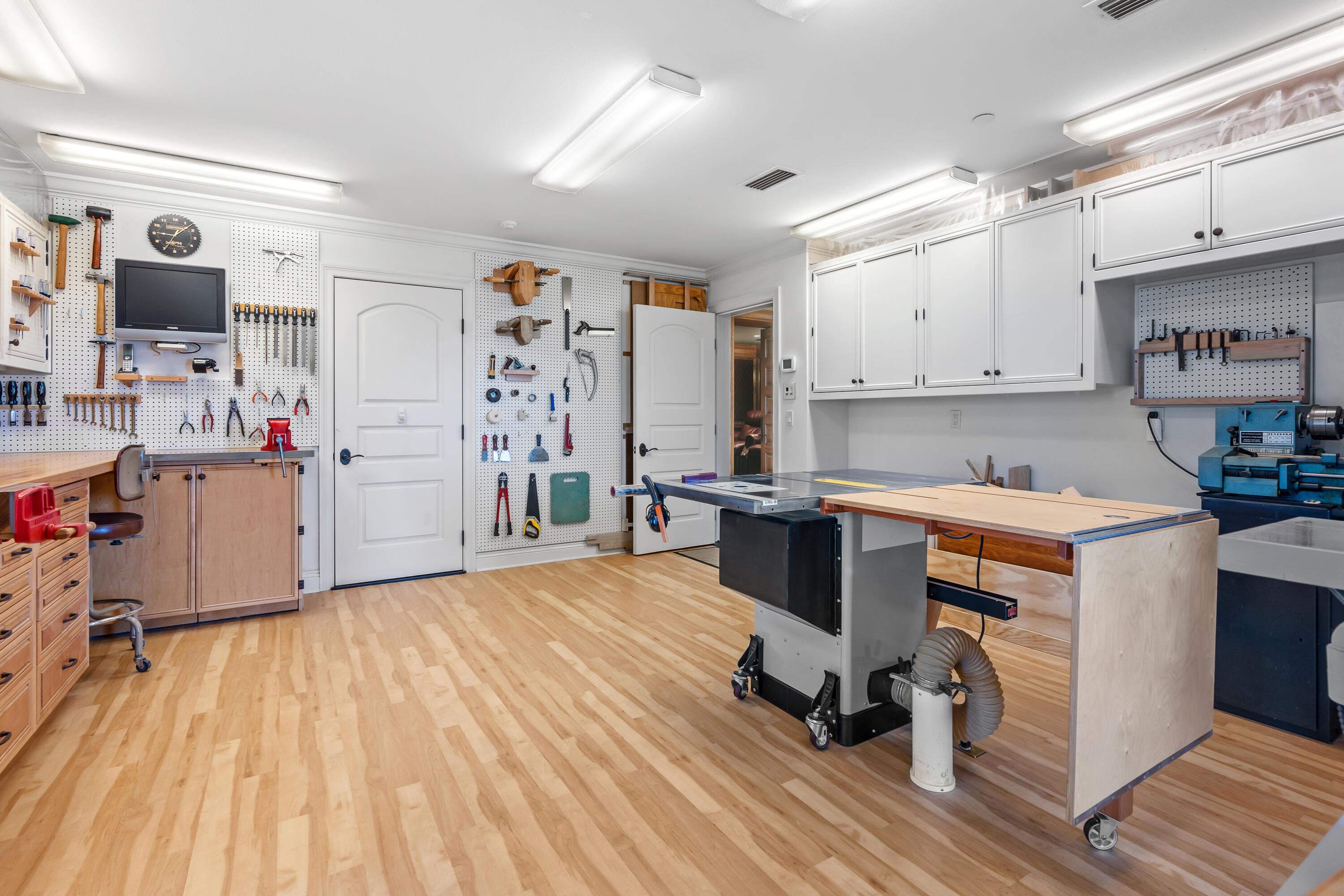 BLACK POINTE - Residential