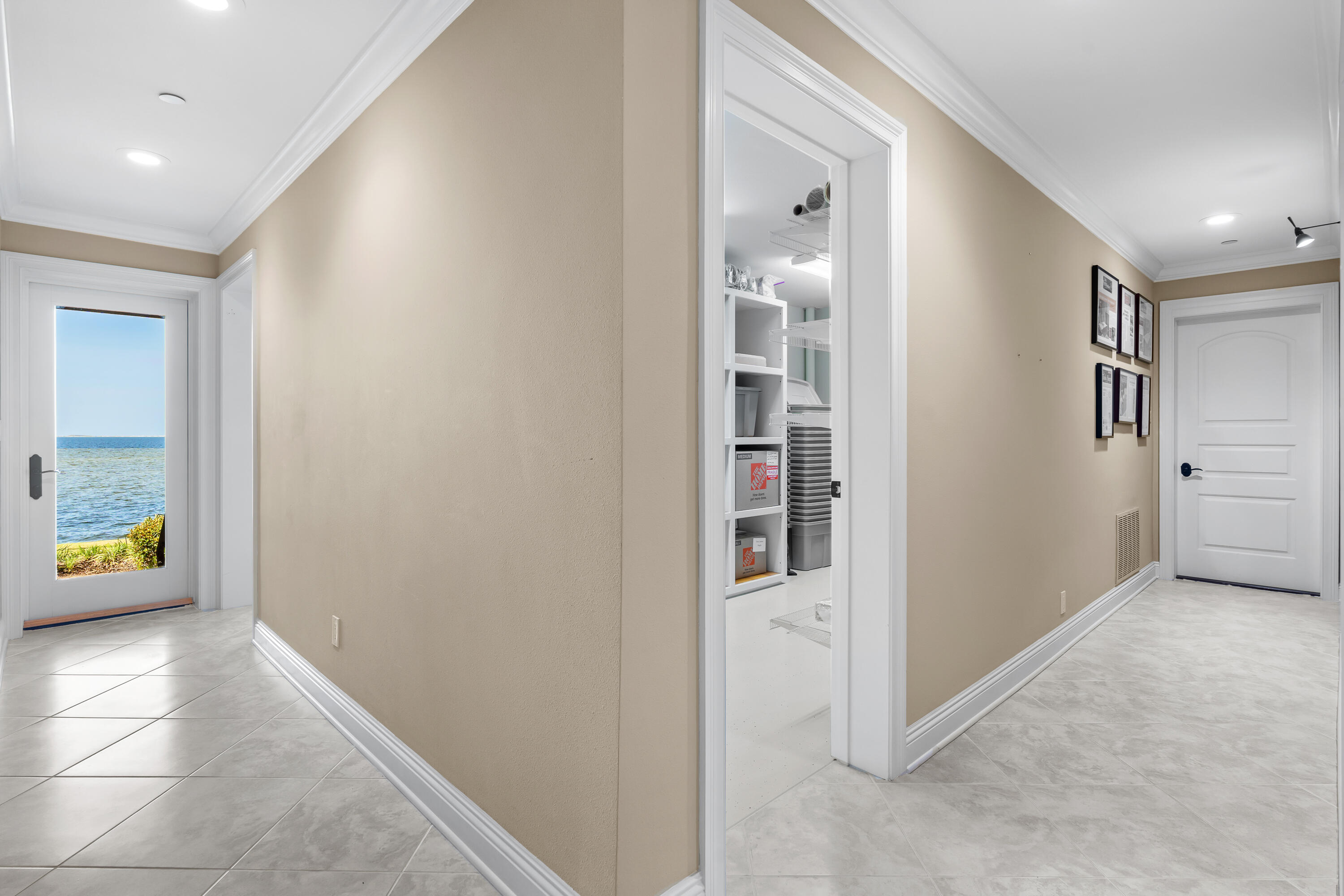 BLACK POINTE - Residential
