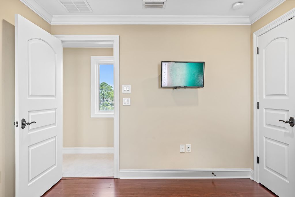 listing image 80