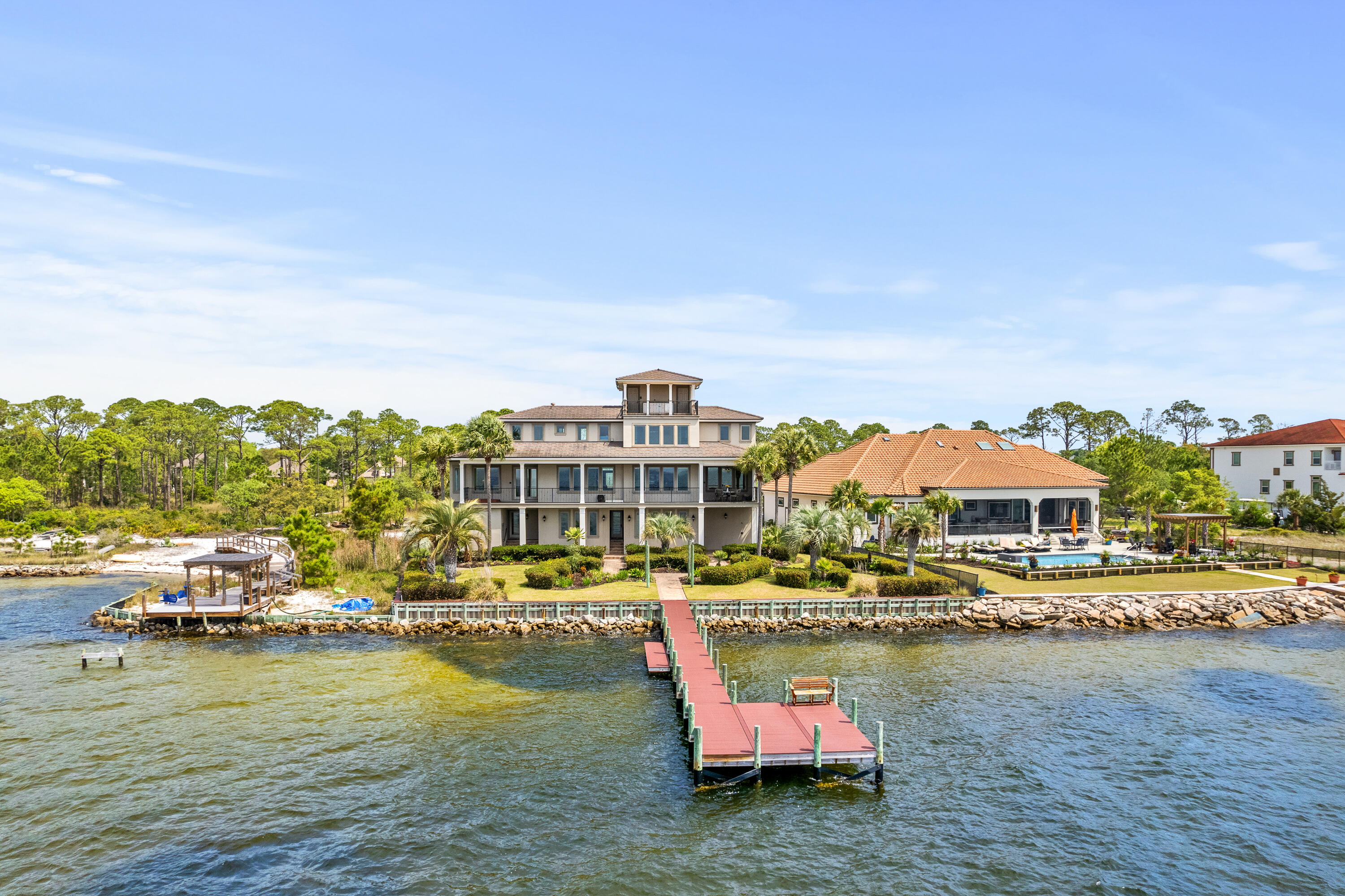BLACK POINTE - Residential