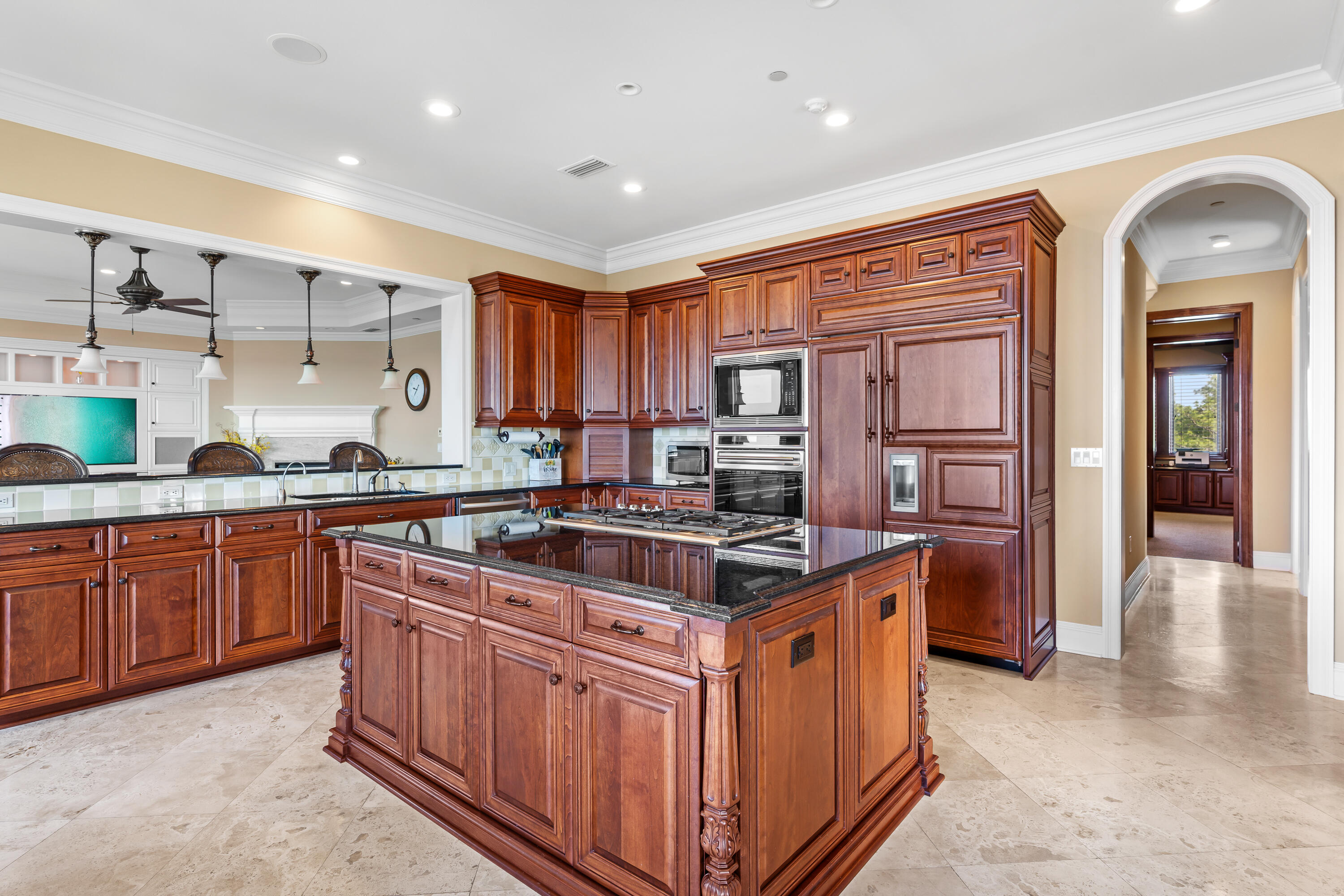 BLACK POINTE - Residential