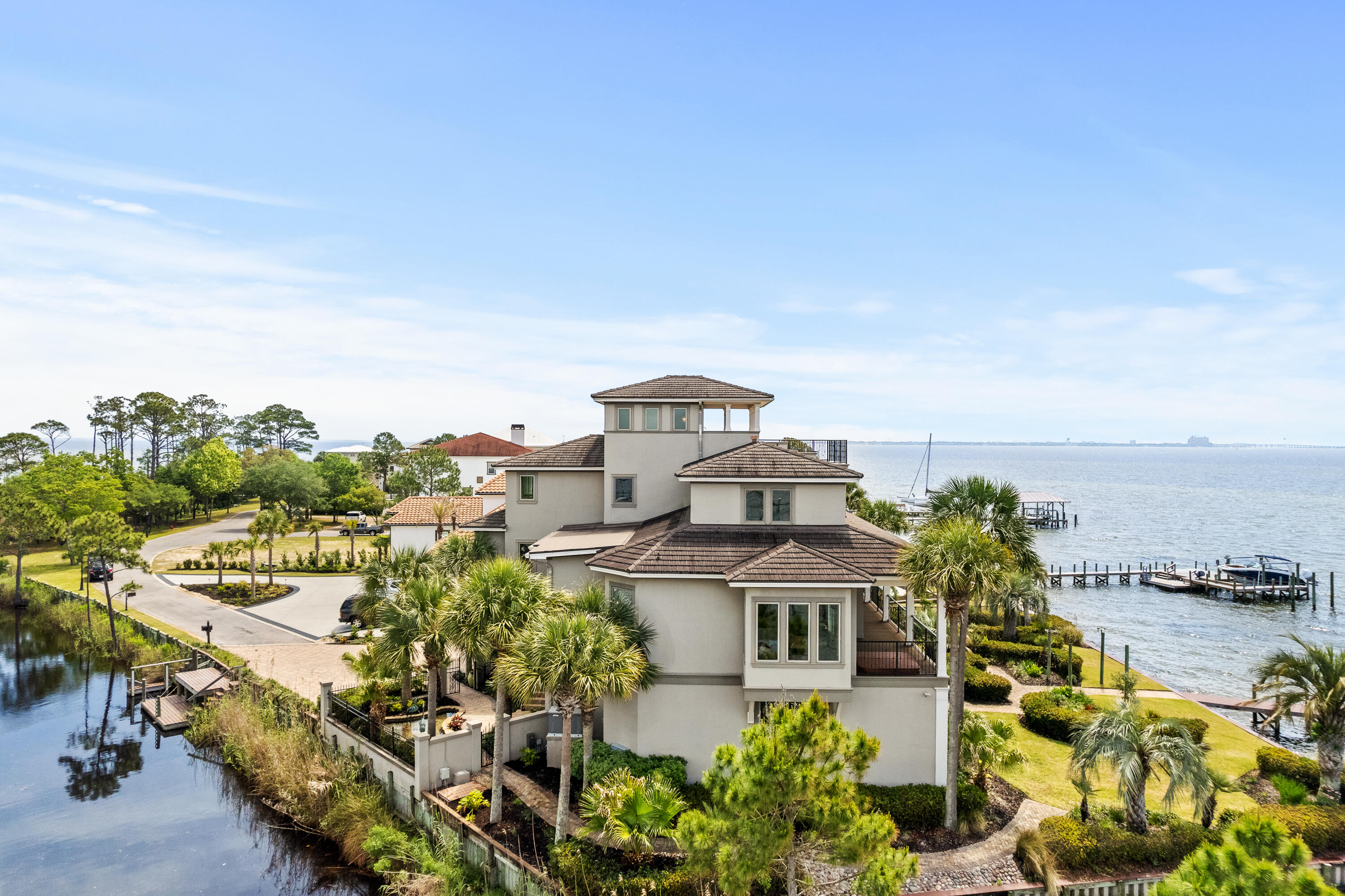 BLACK POINTE - Residential