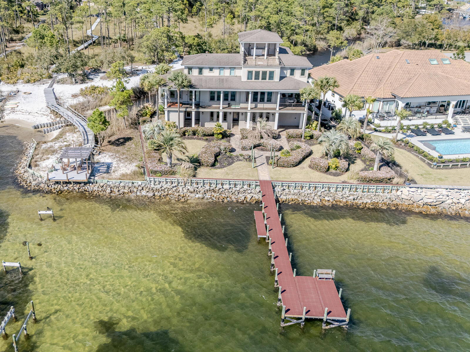 BLACK POINTE - Residential