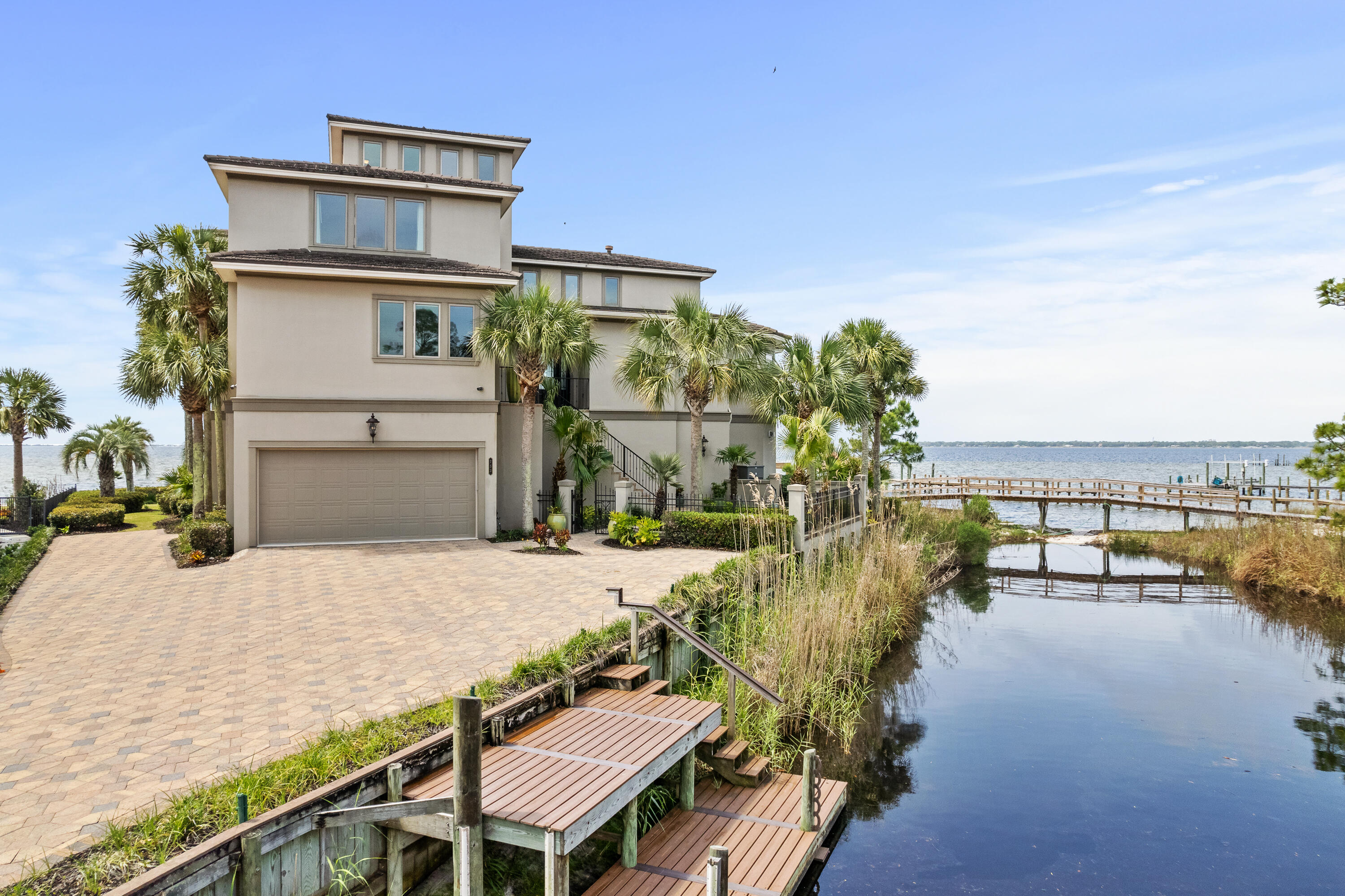 BLACK POINTE - Residential
