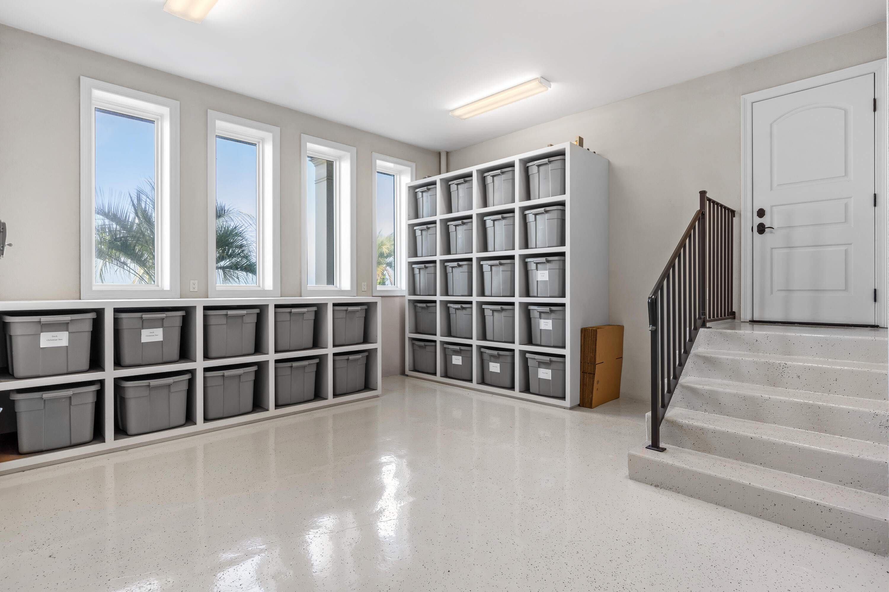 BLACK POINTE - Residential