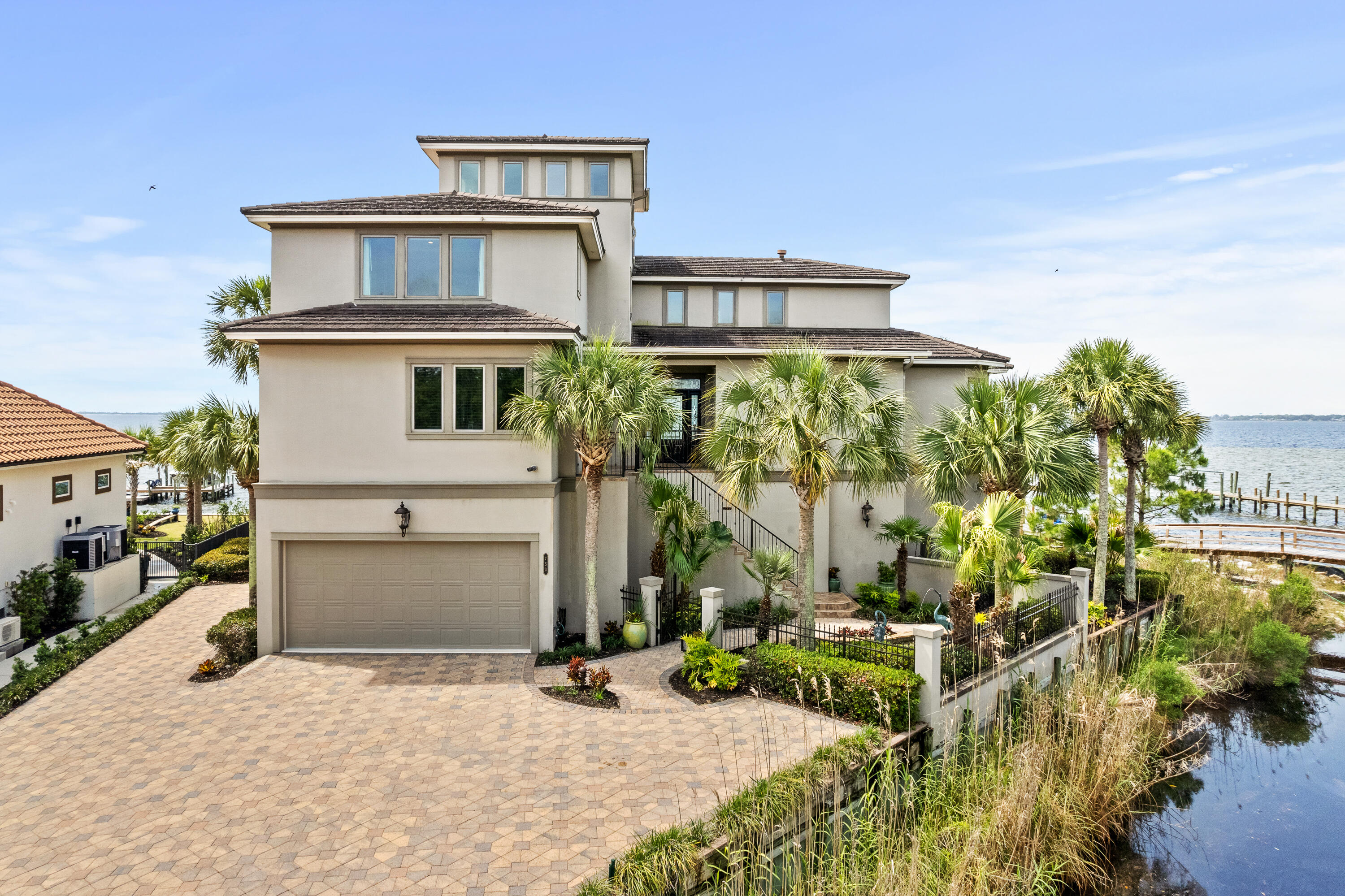 BLACK POINTE - Residential