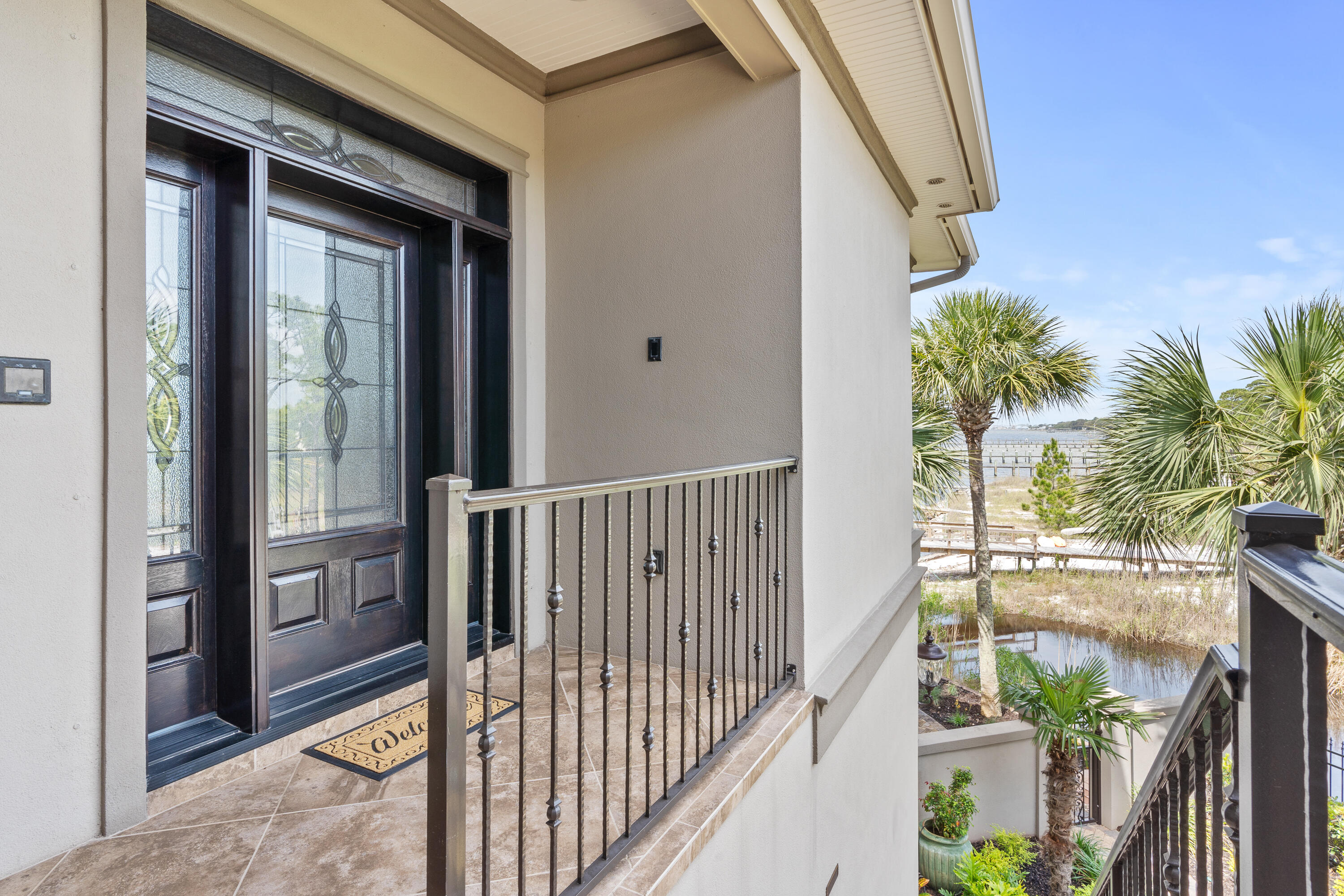 BLACK POINTE - Residential