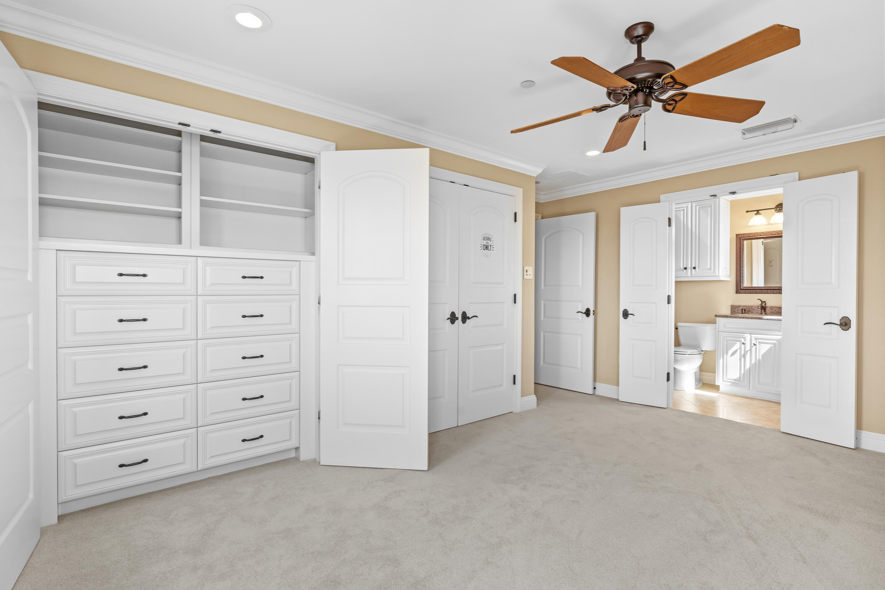 BLACK POINTE - Residential