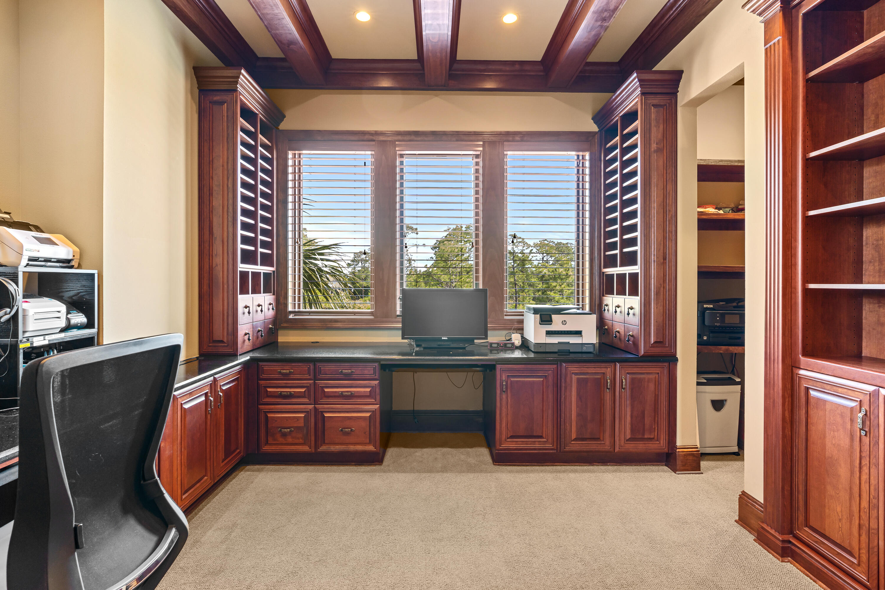 BLACK POINTE - Residential