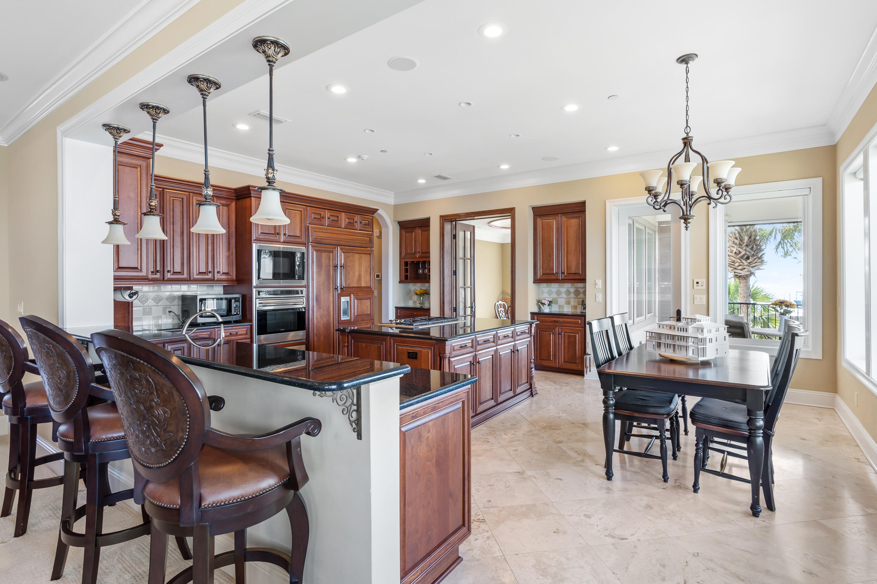 BLACK POINTE - Residential