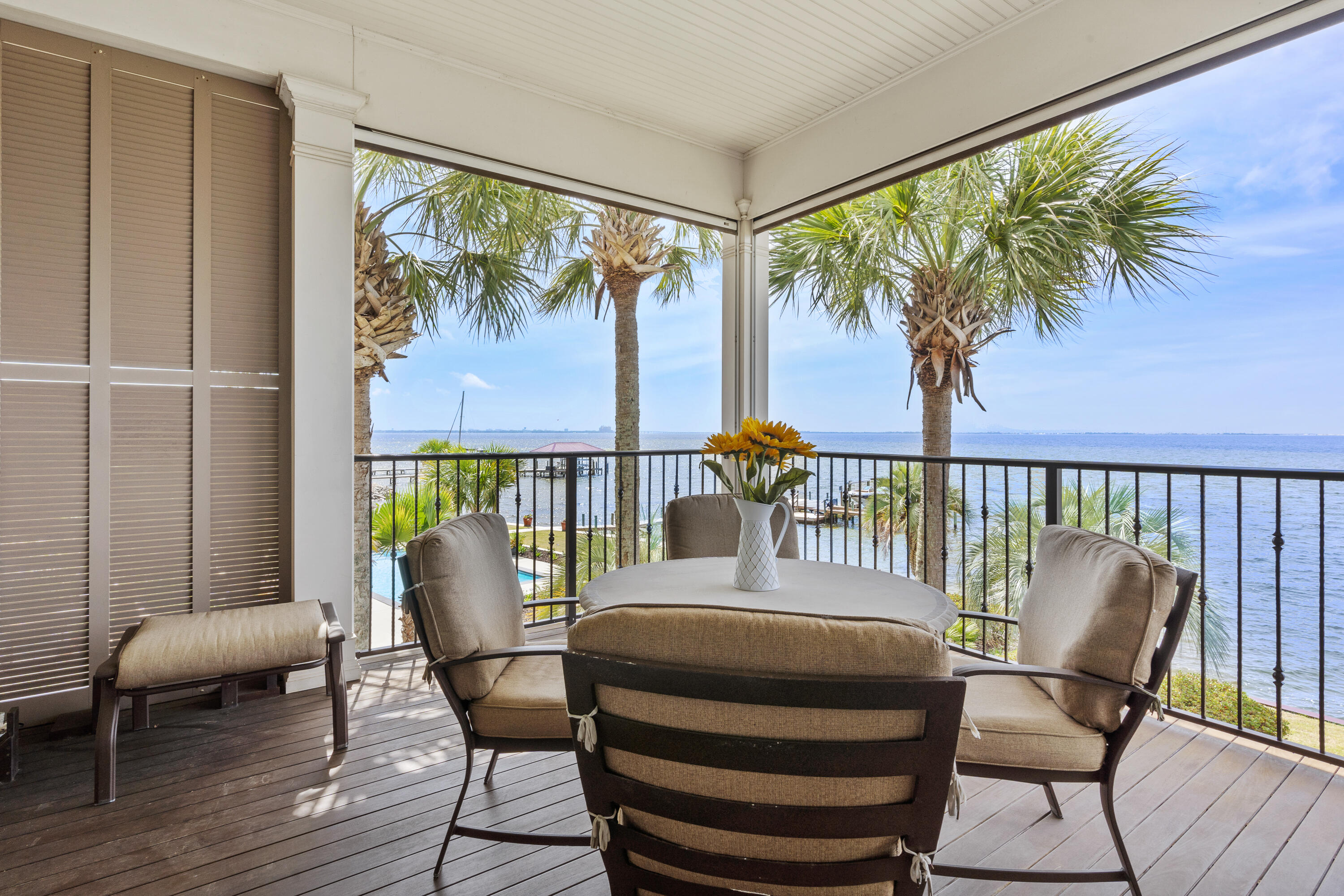 BLACK POINTE - Residential