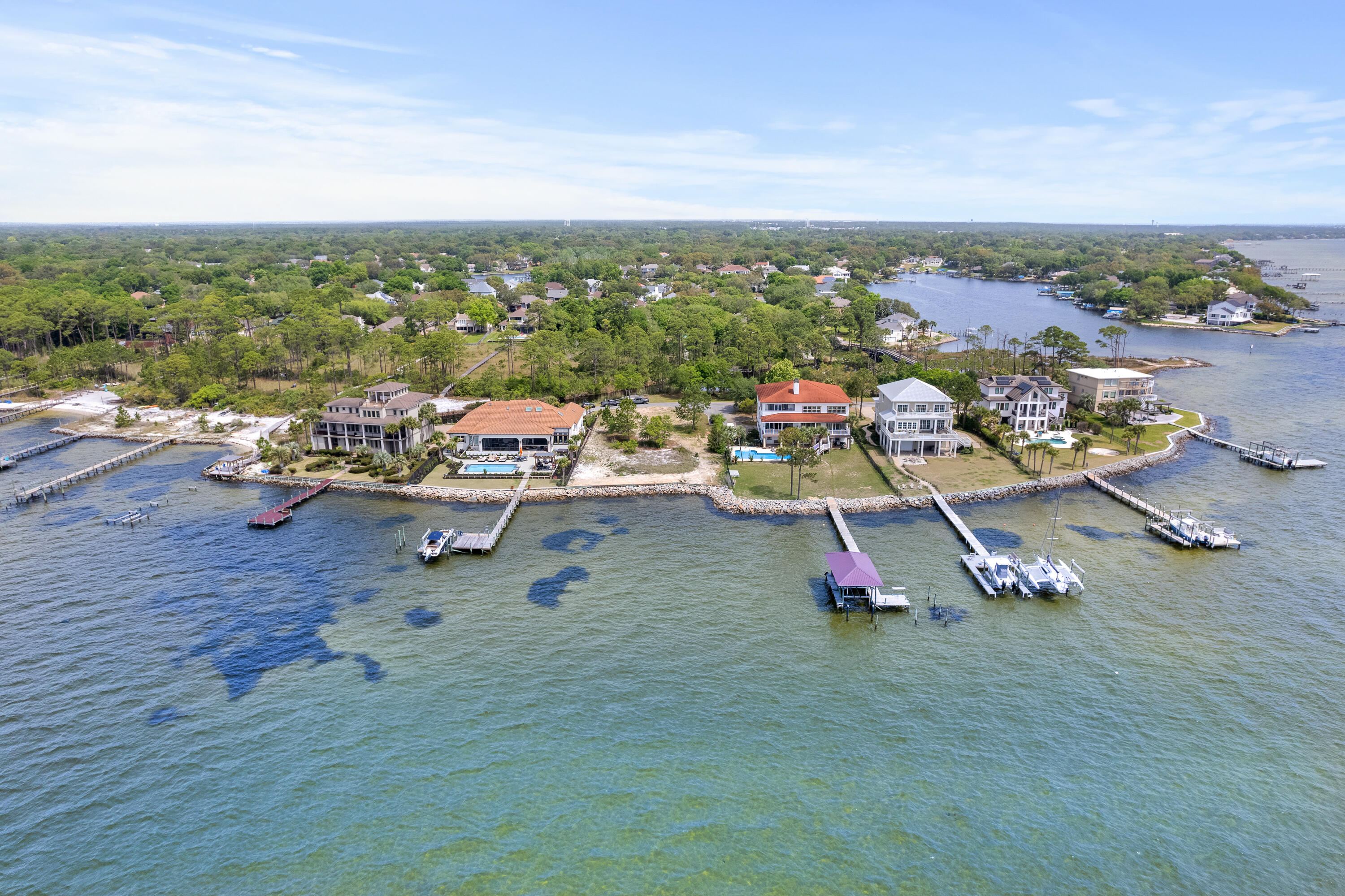 BLACK POINTE - Residential