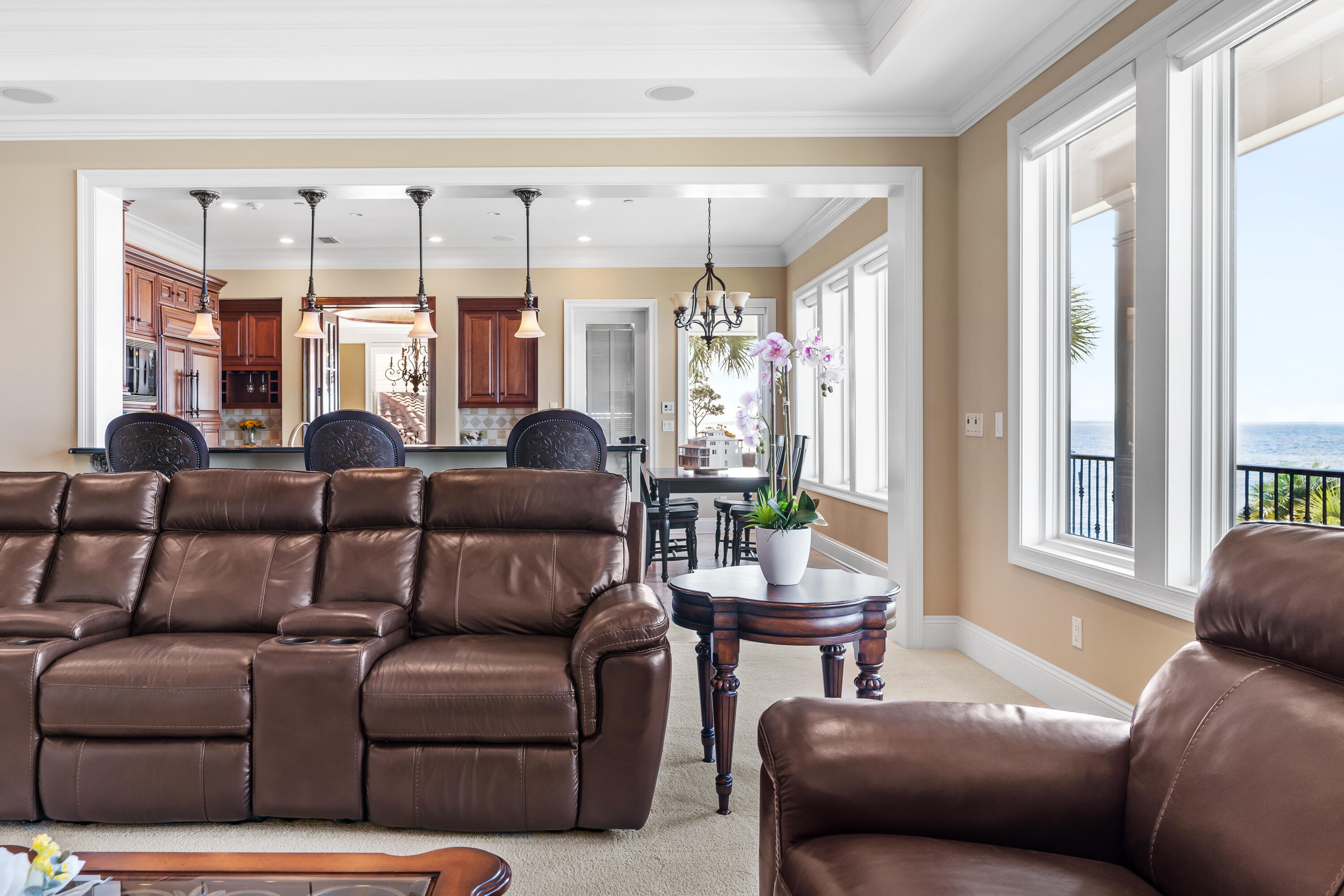 BLACK POINTE - Residential