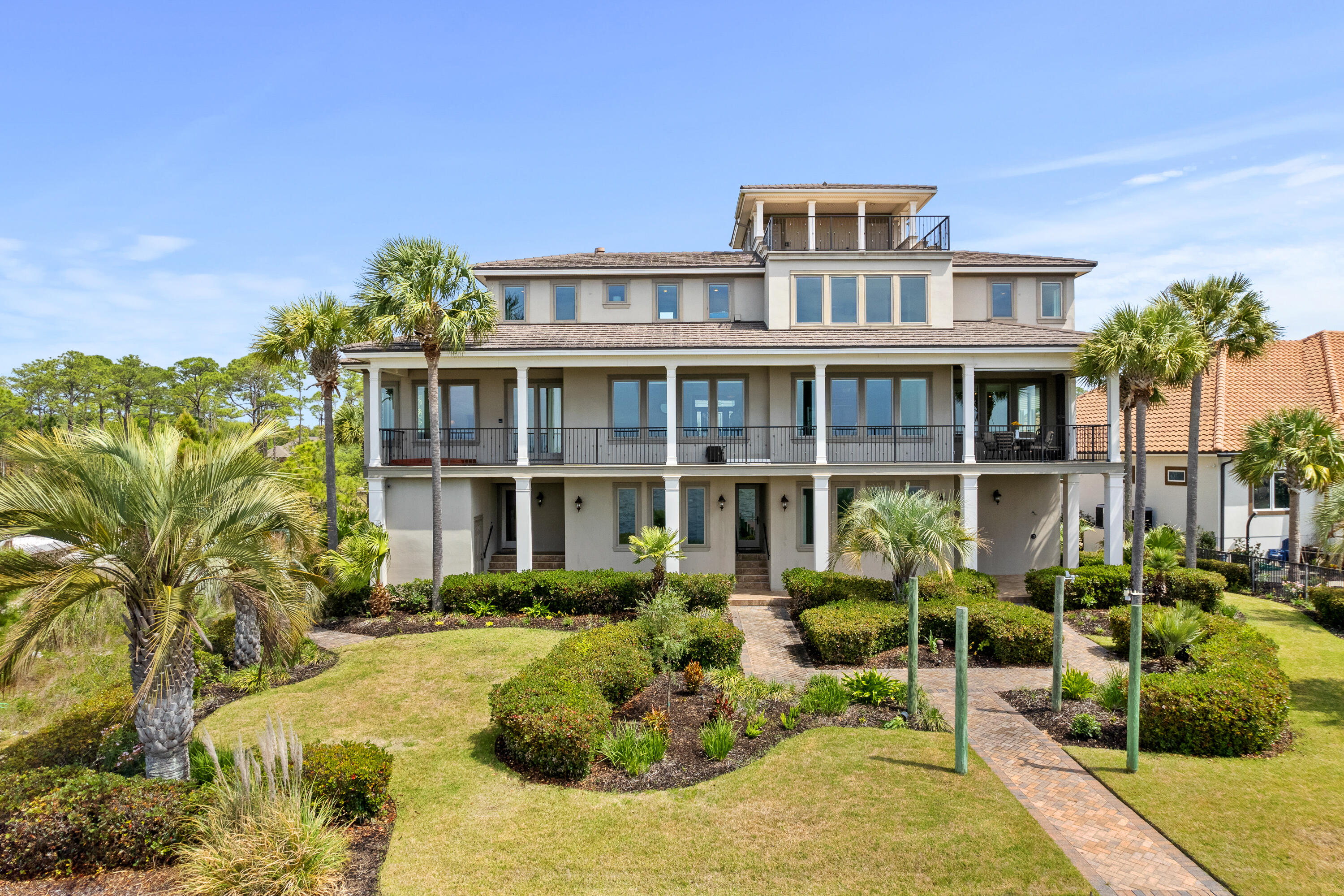 BLACK POINTE - Residential