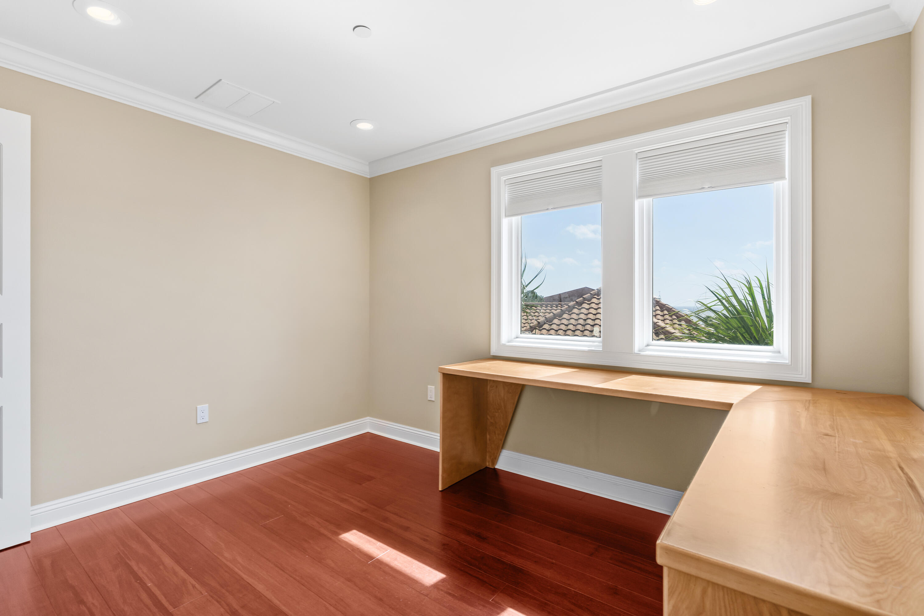 BLACK POINTE - Residential