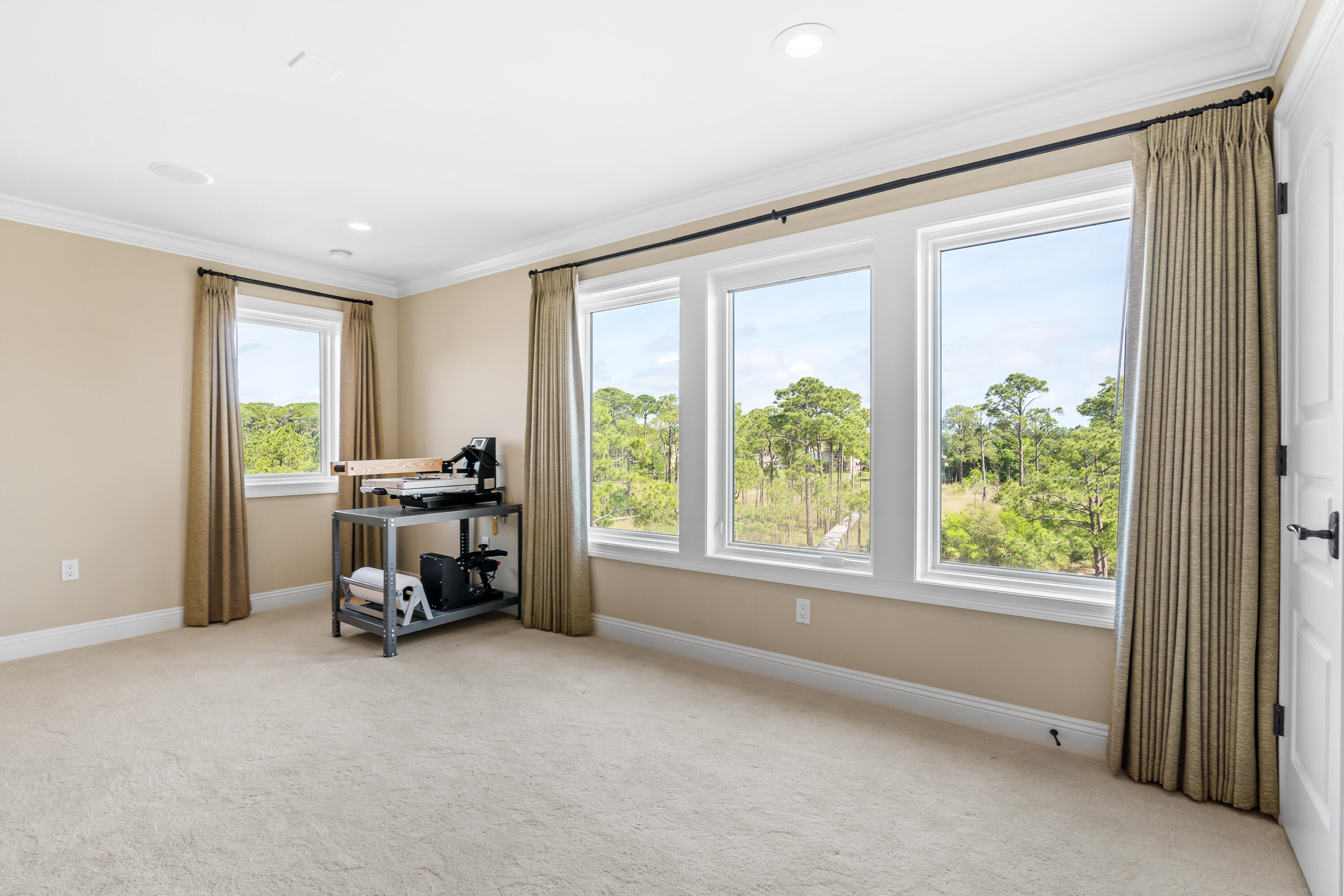 BLACK POINTE - Residential