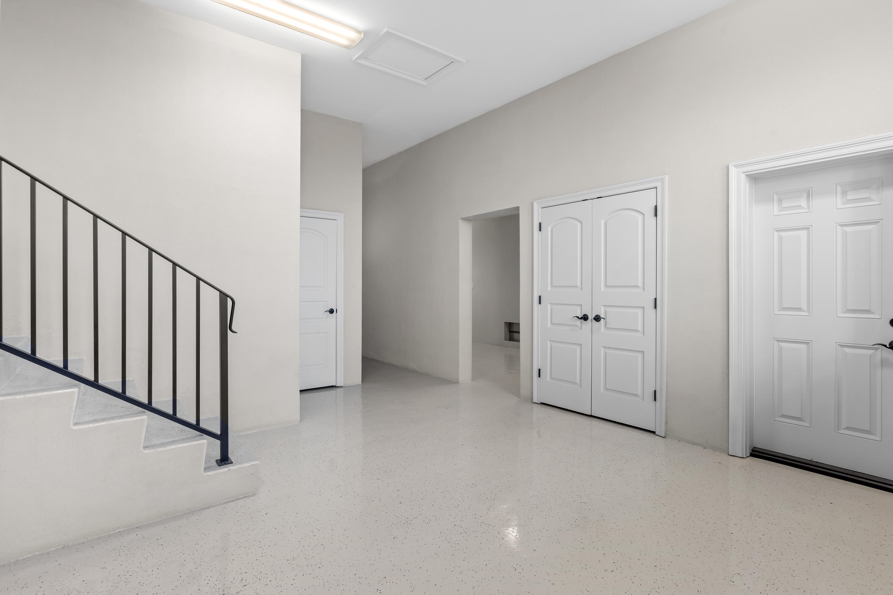 BLACK POINTE - Residential