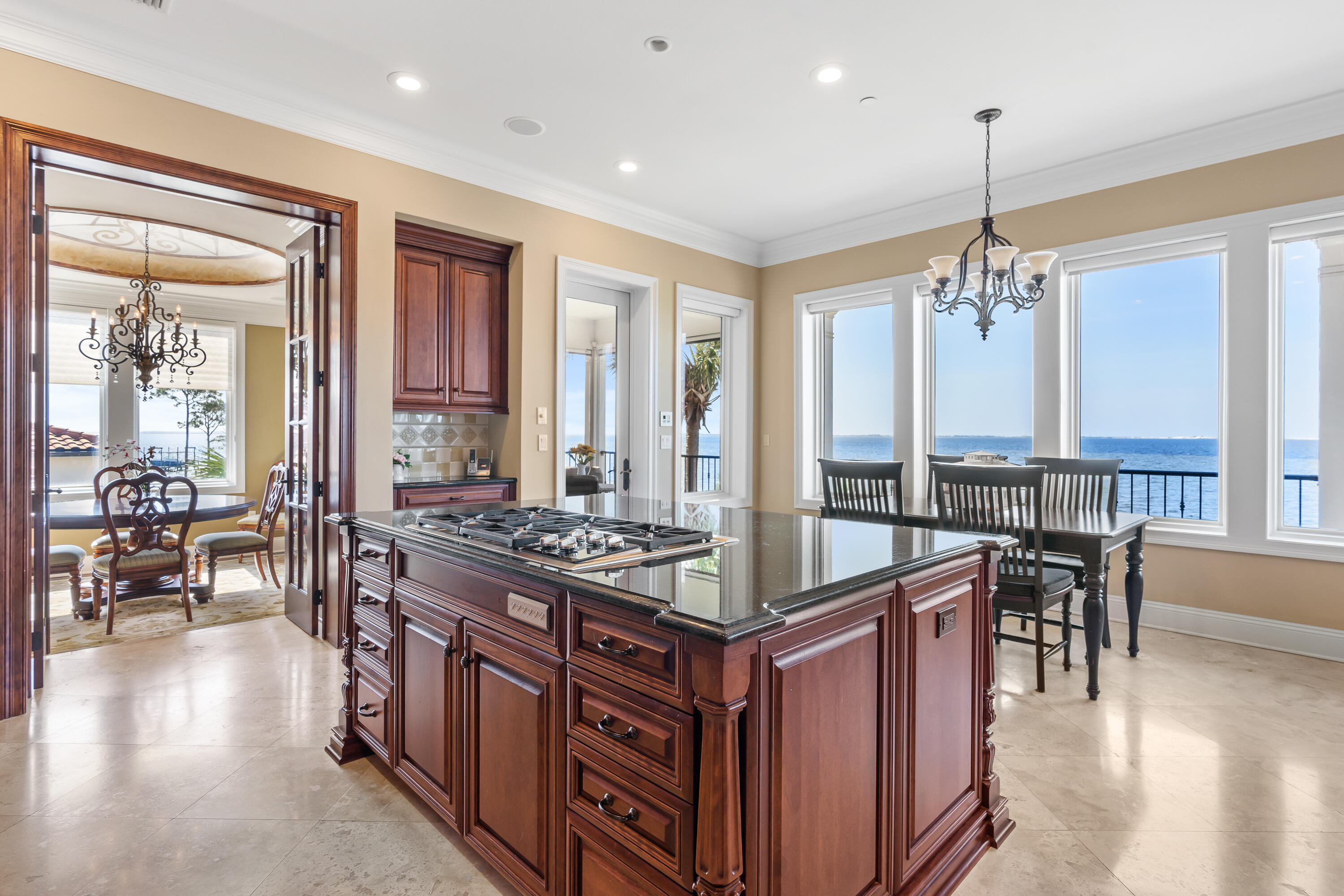 BLACK POINTE - Residential