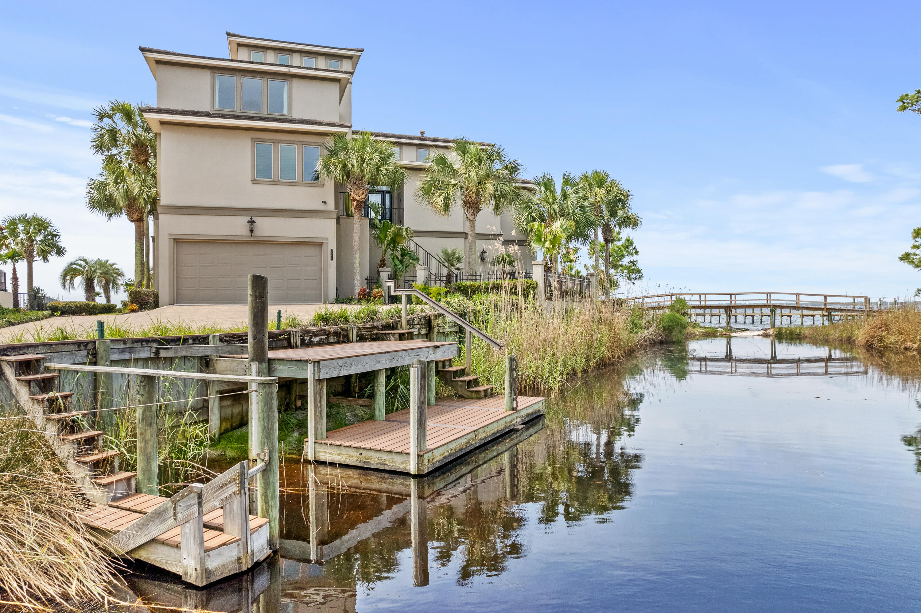 BLACK POINTE - Residential
