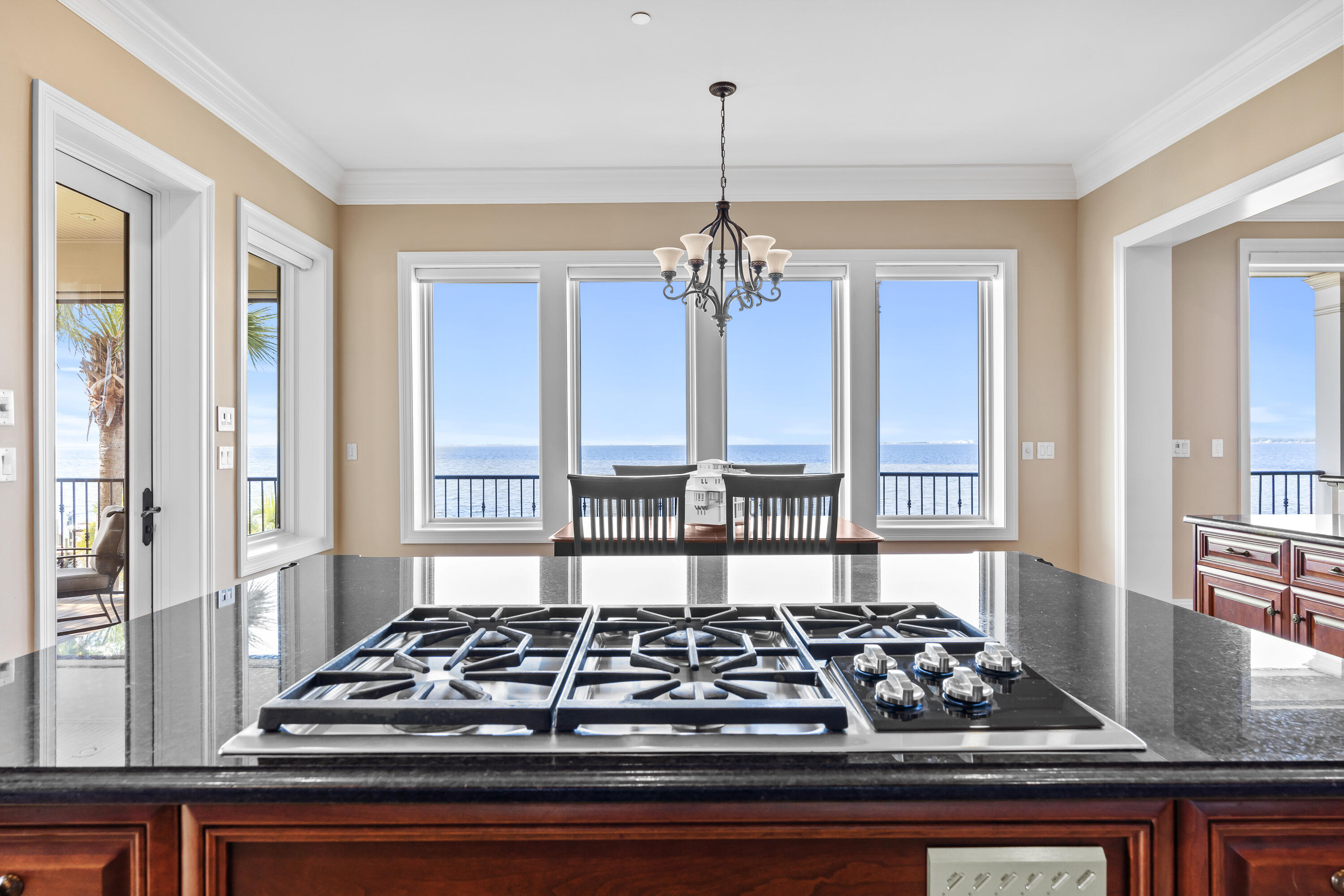 BLACK POINTE - Residential