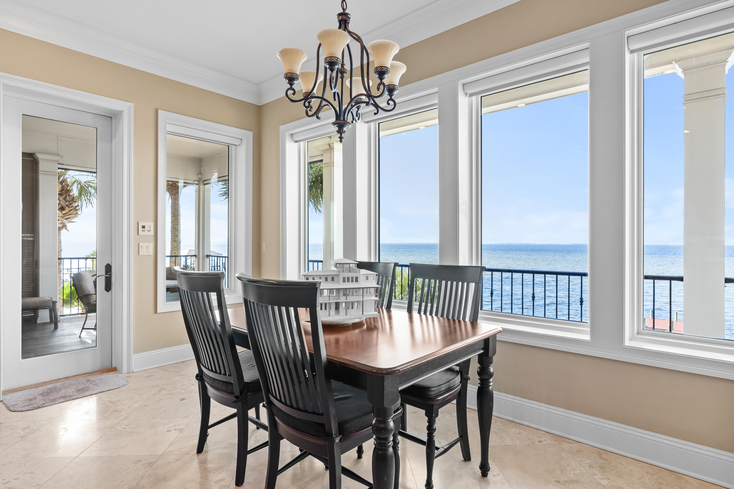 BLACK POINTE - Residential