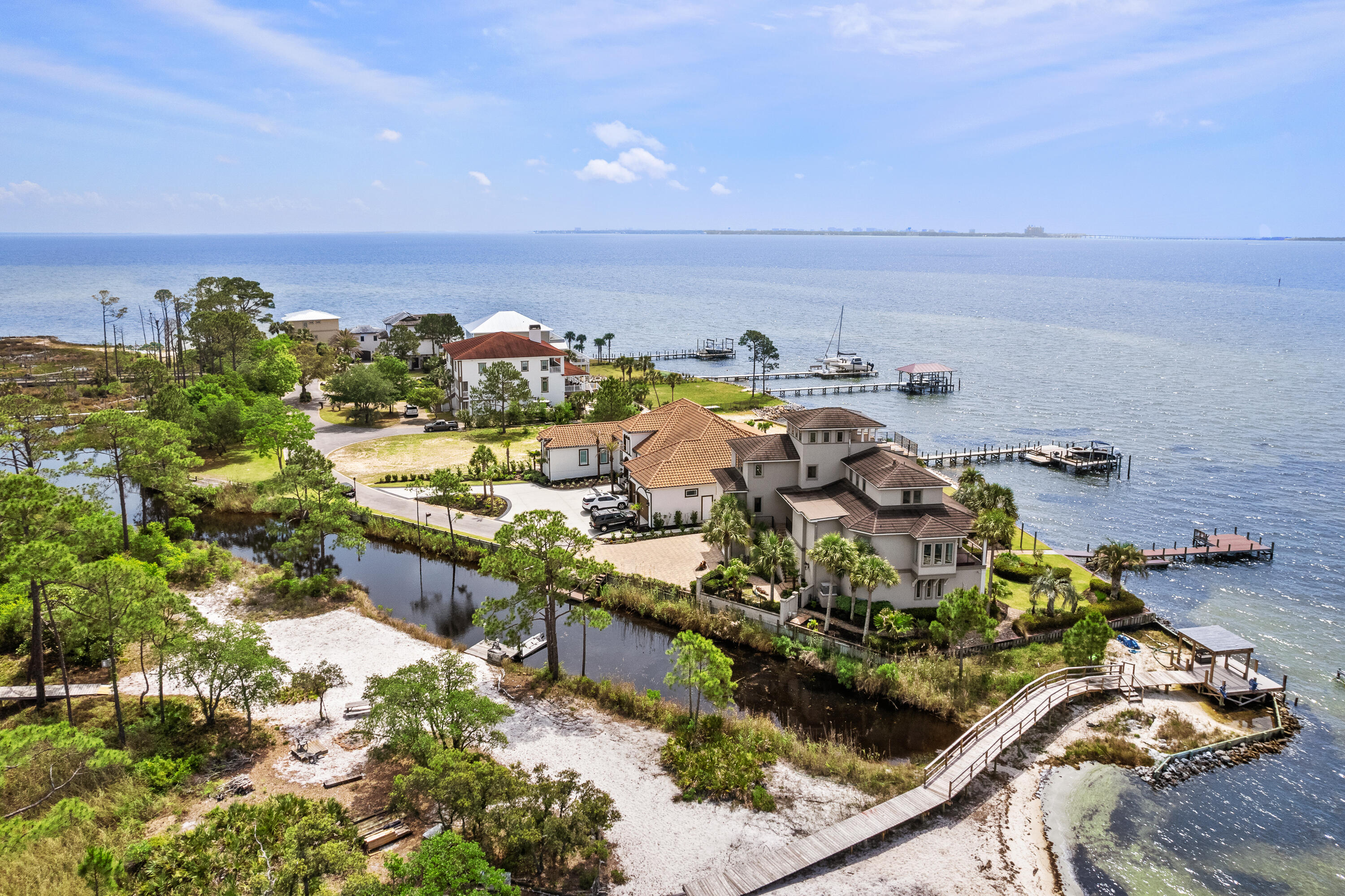 BLACK POINTE - Residential