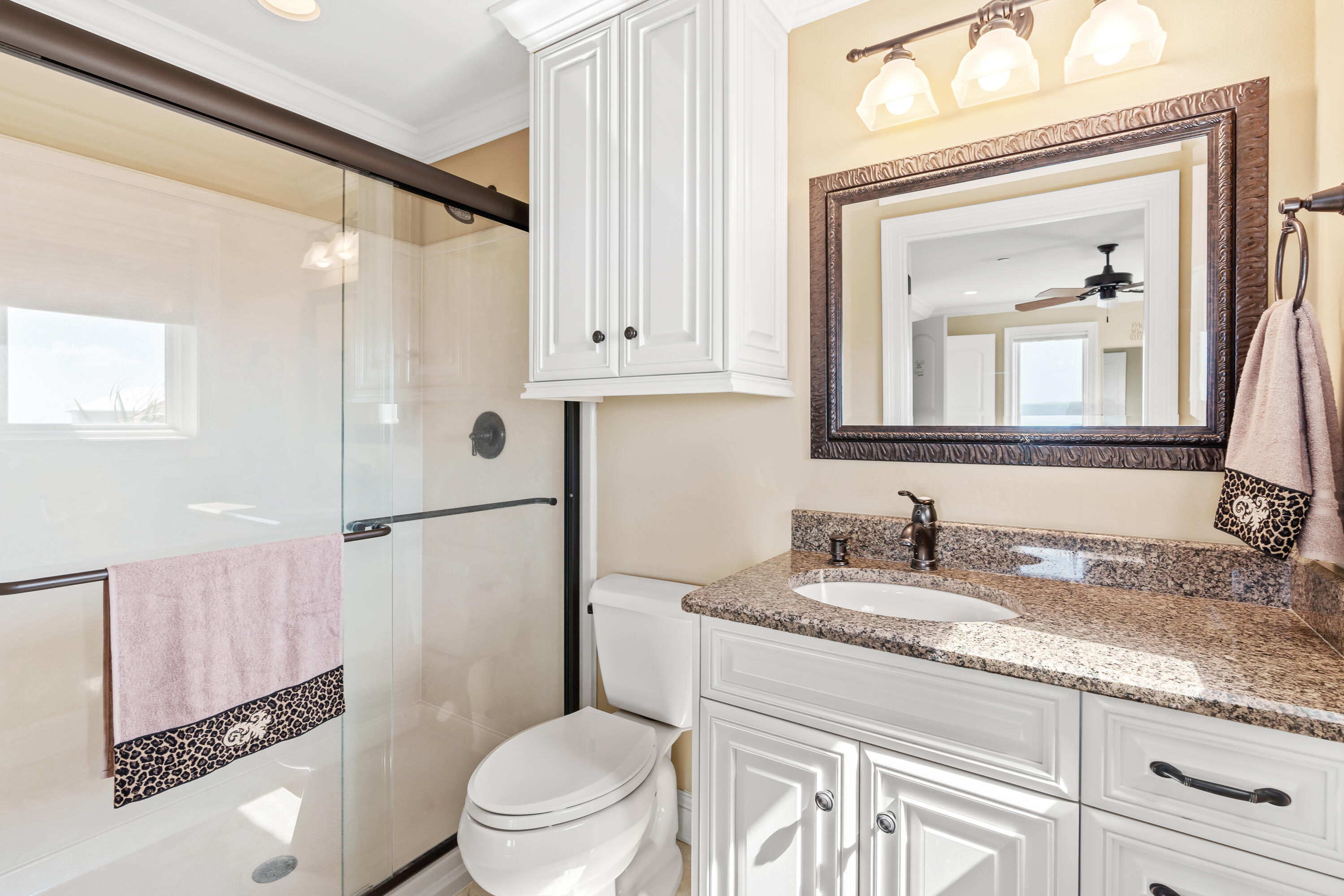 BLACK POINTE - Residential