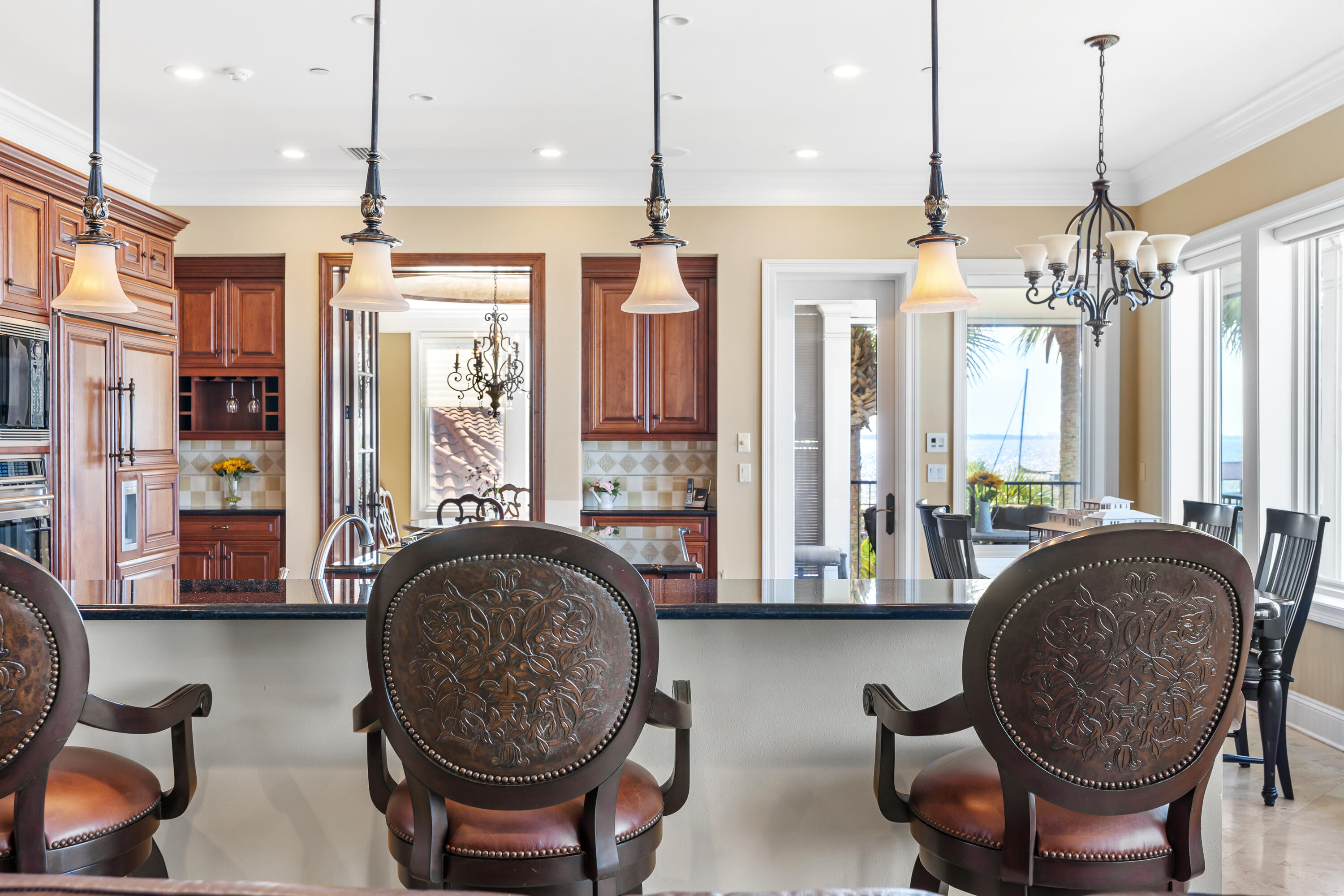 BLACK POINTE - Residential