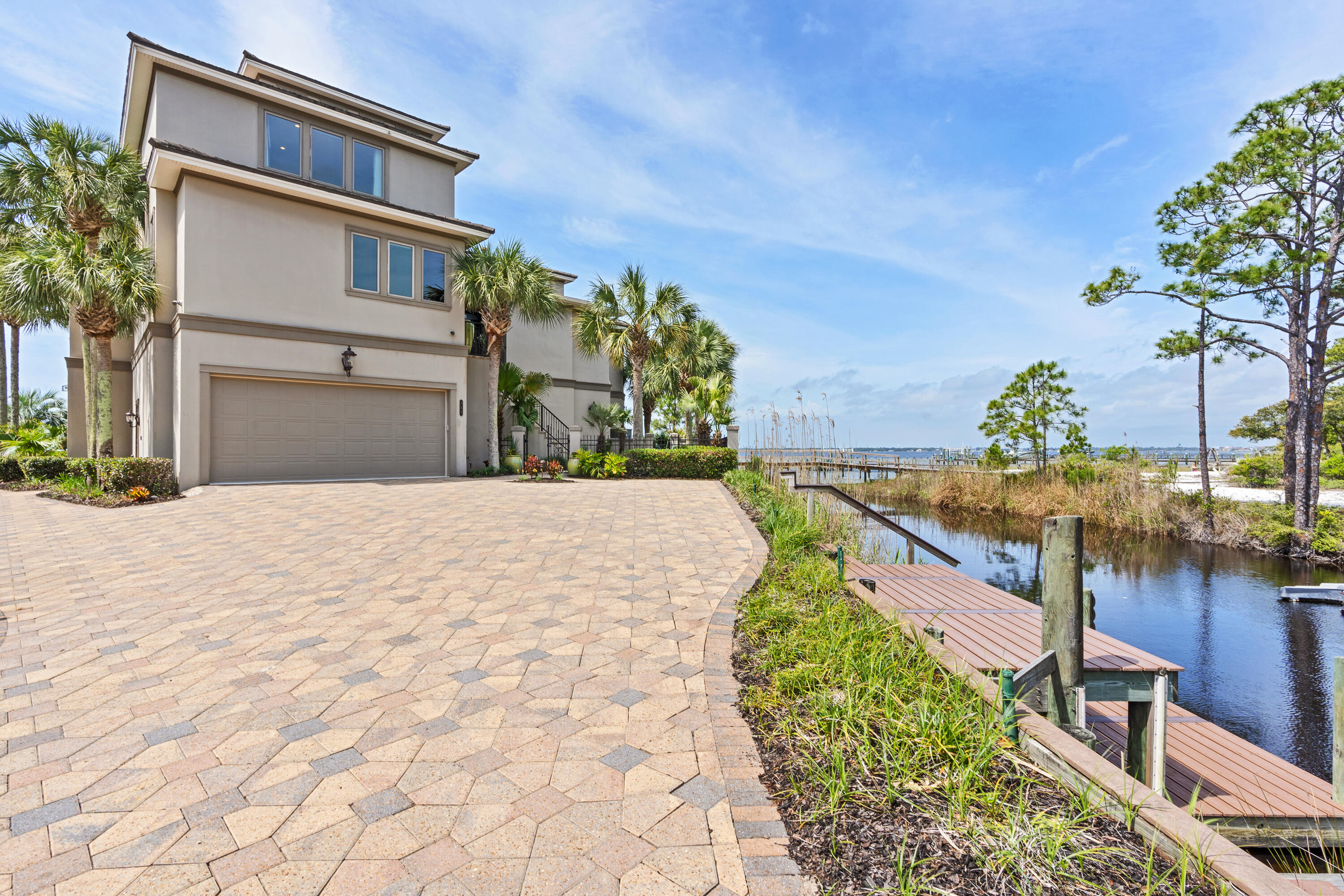 BLACK POINTE - Residential