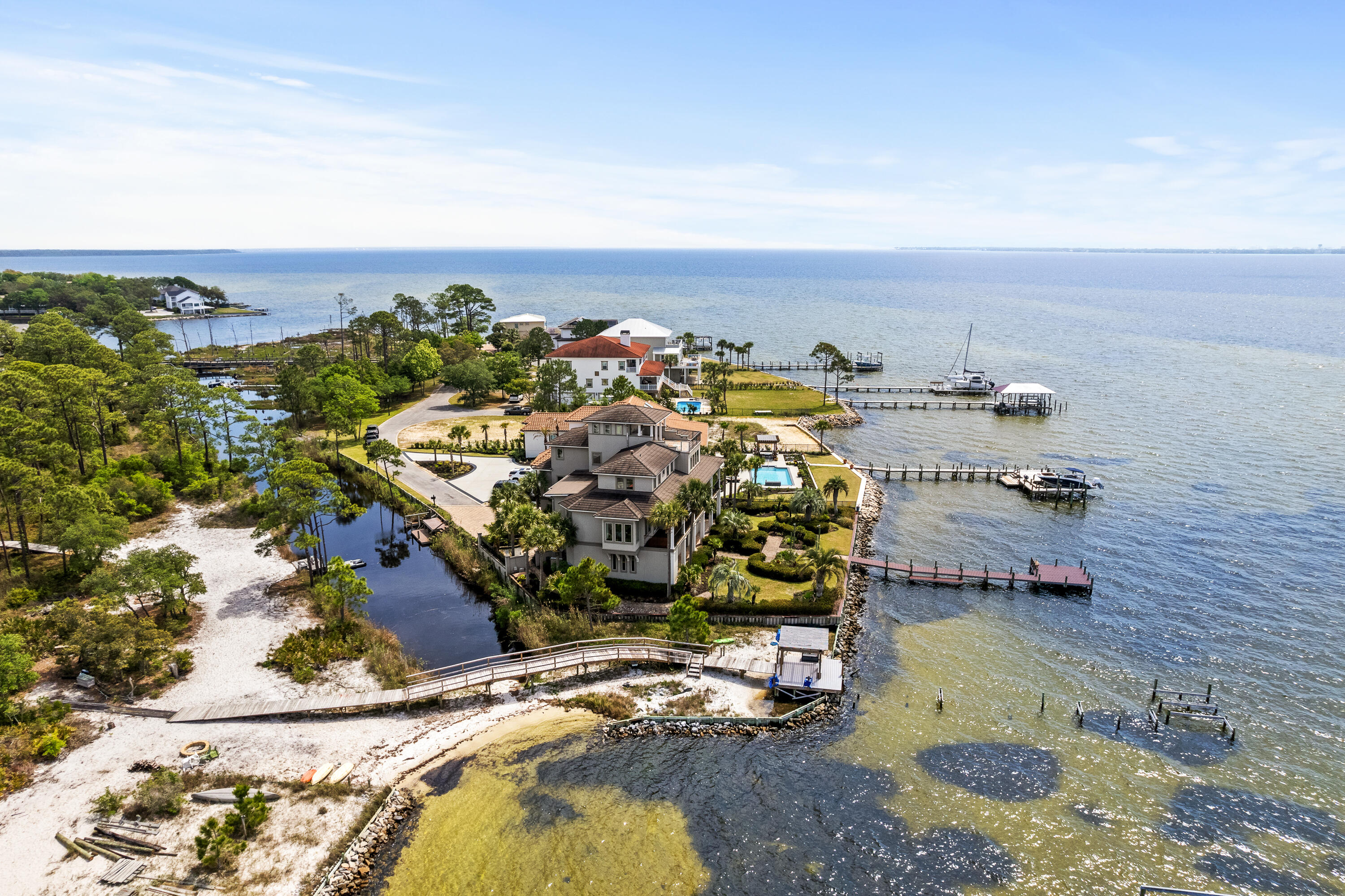 BLACK POINTE - Residential
