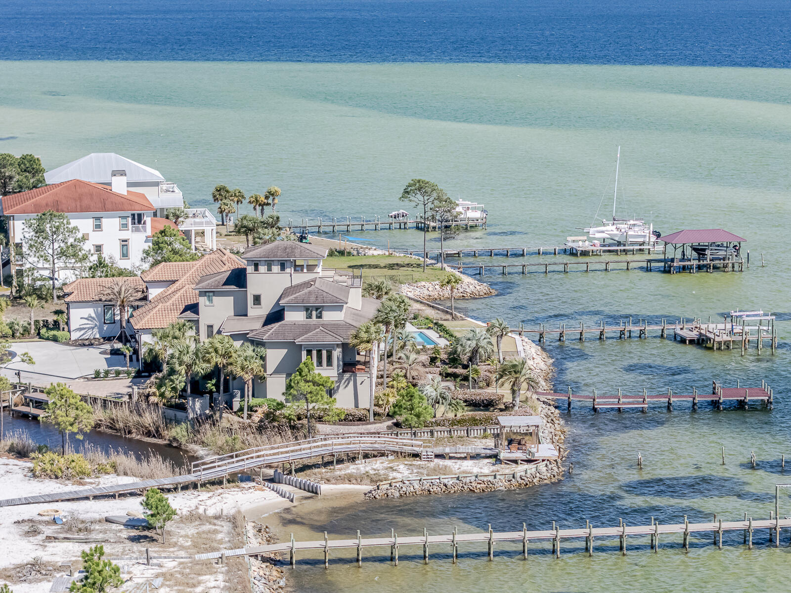 BLACK POINTE - Residential