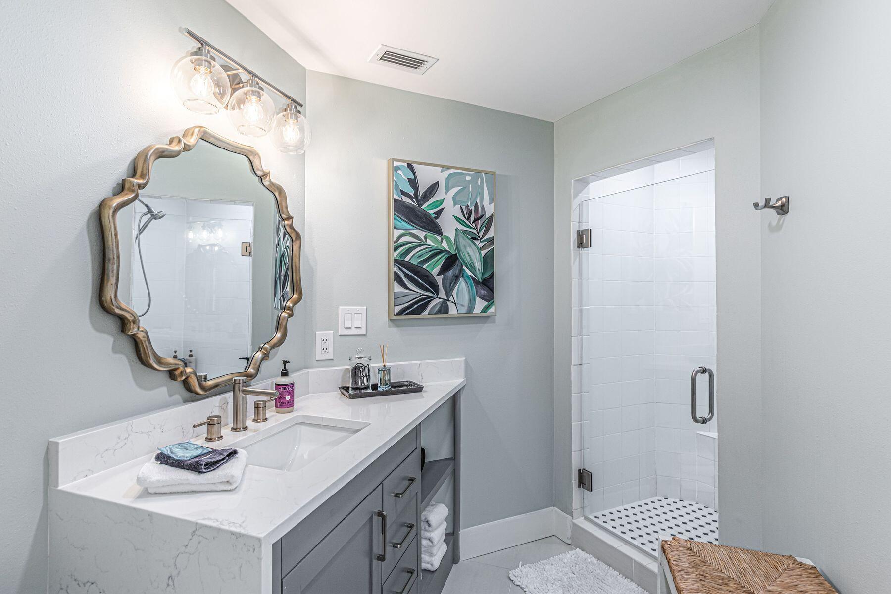 SILVER BEACH TOWERS - Residential