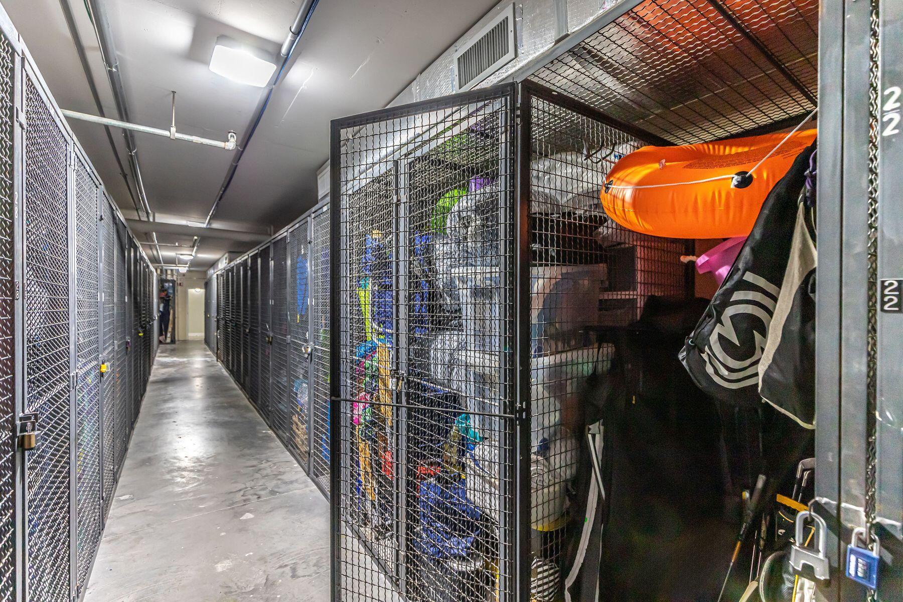 SILVER BEACH TOWERS - Residential