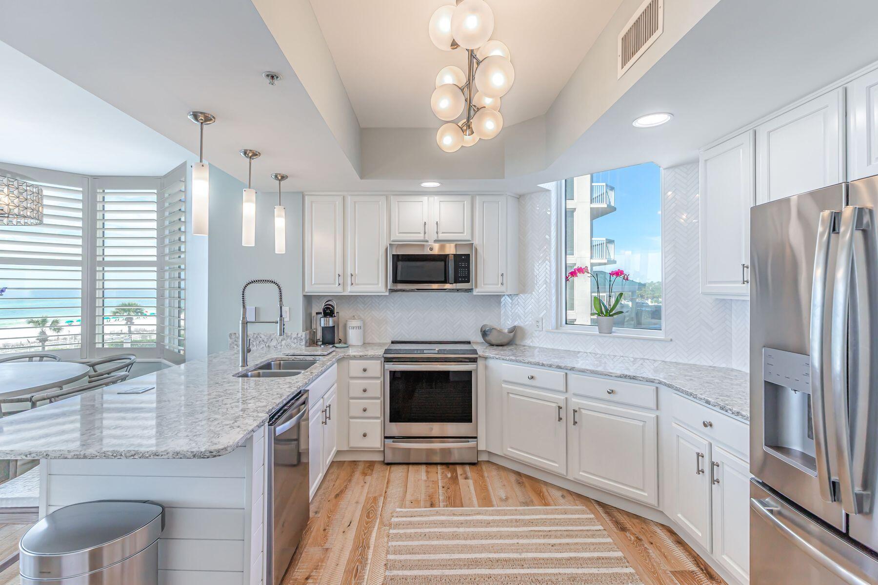 SILVER BEACH TOWERS - Residential