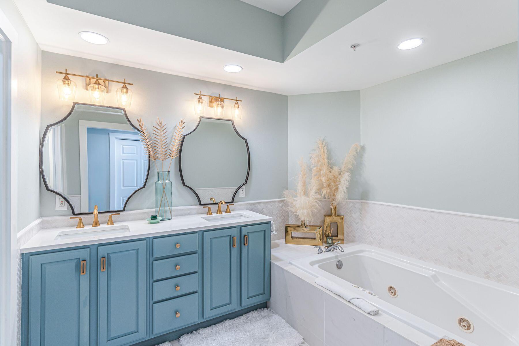 SILVER BEACH TOWERS - Residential